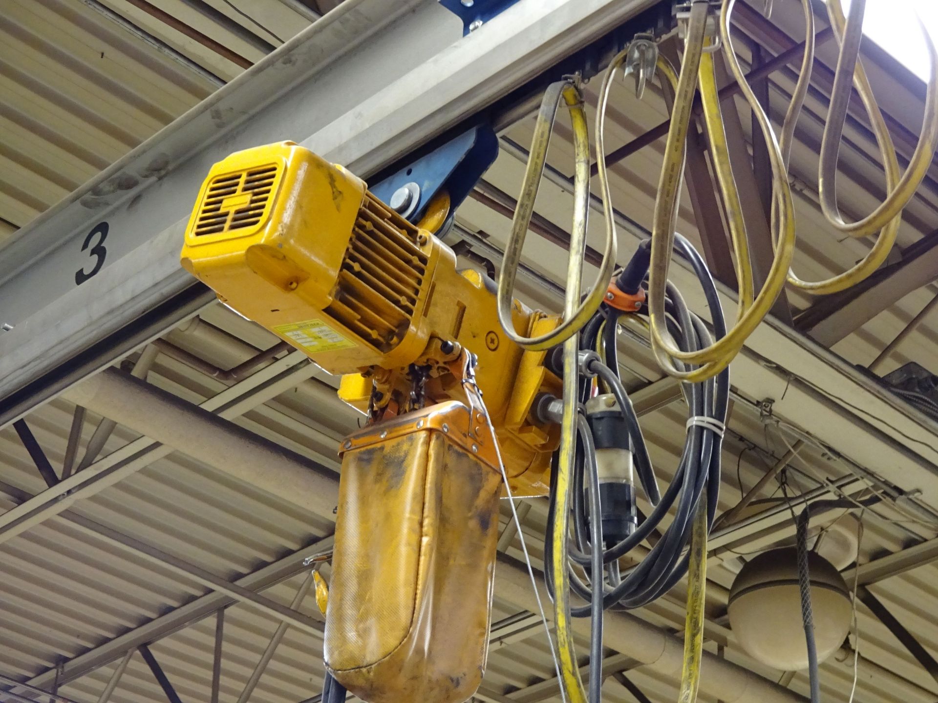 500 LB. X 40' (APPROX.) GORBEL CEILING HUNG OVERHEAD CRANE WITH 500 LB. HARRINGTON ELECTRIC CHAIN - Image 4 of 5