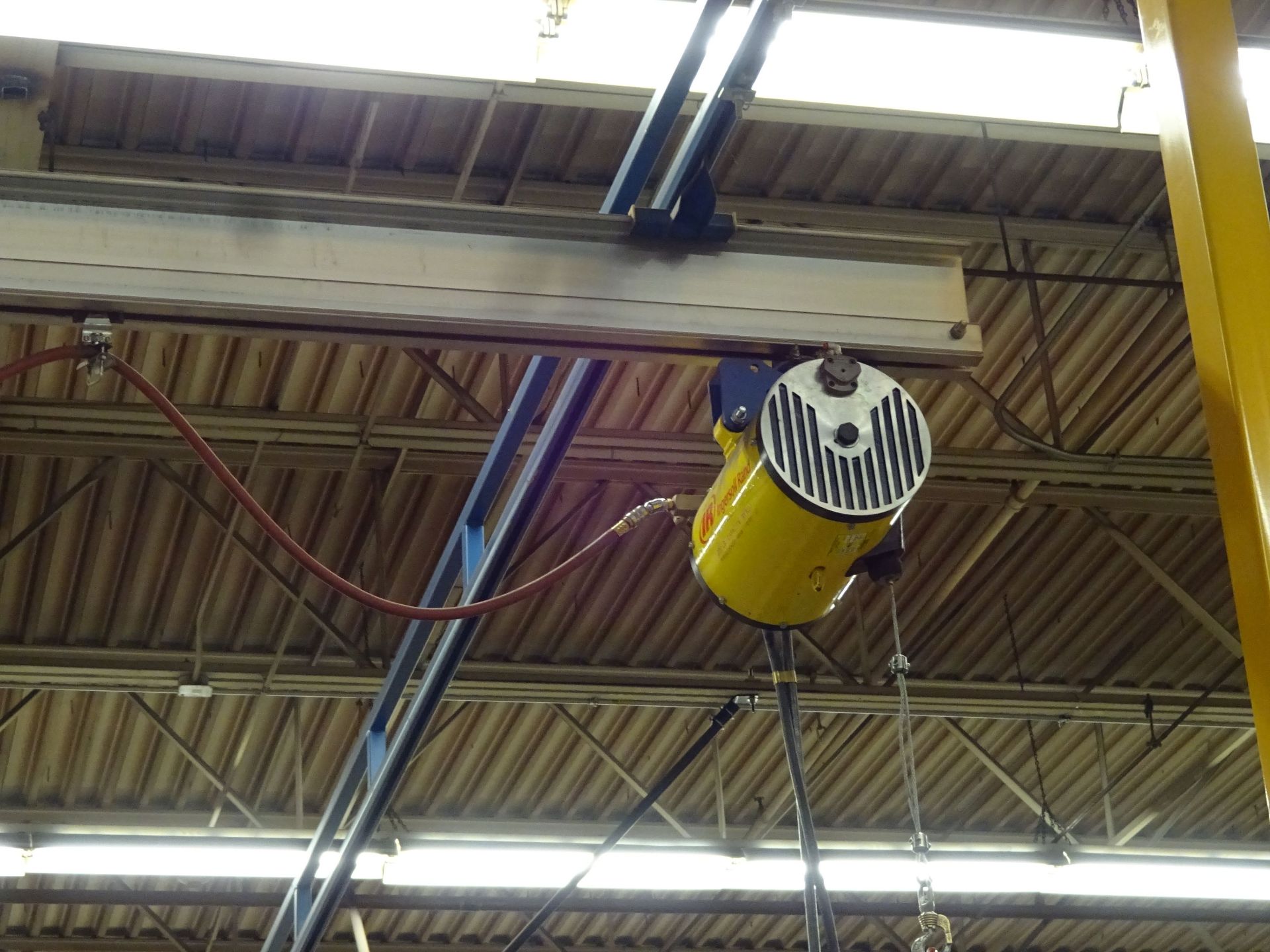 250 LB. X 43' (APPROX.) GORBEL CEILING HUNG 2-SPAN CRANE WITH 92) 200 LB. INGERSOLL RAND PNEUMATIC - Image 8 of 10