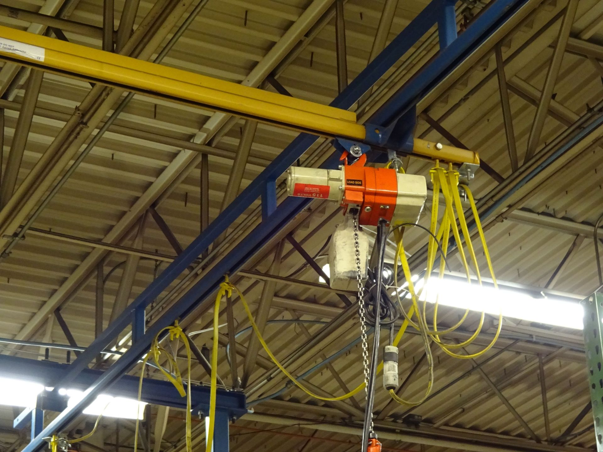 250 LB. X 20' (APPROX.) GORBEL FREE STANDING OVERHEAD CRANE WITH 250 LB. HARRINGTON ELECTRIC CHAIN - Image 5 of 5