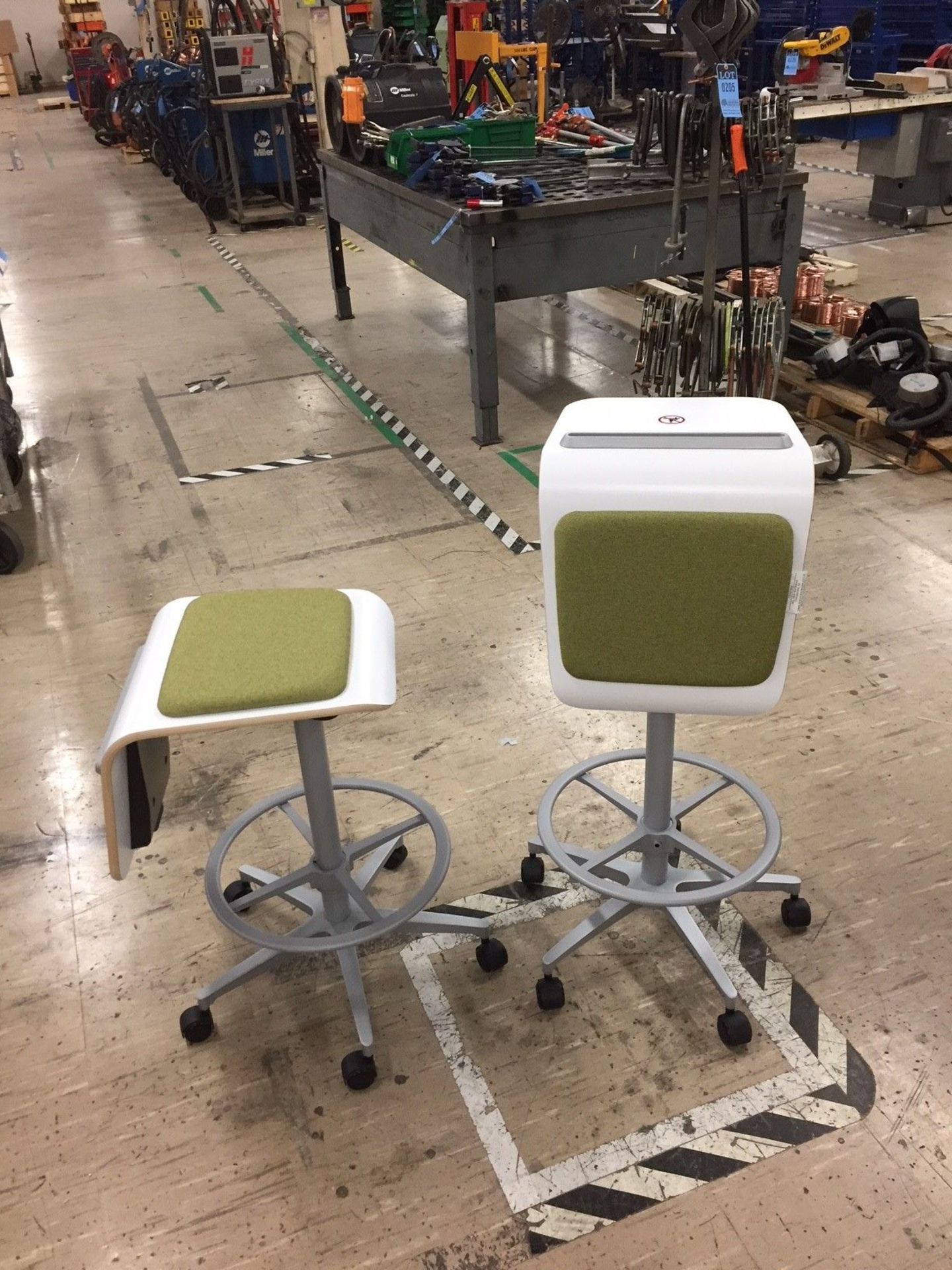 INMOVEMENT SERVO STOOL / WORKSPACE