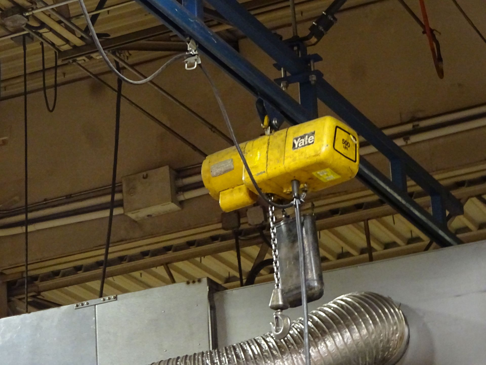 500 LB. X 20' (APPROX.) GORBEL CEILING HUNG TROLLEY TYPE CRANE WITH 500 LB. YALE ELECTRI CHAIN - Image 2 of 3