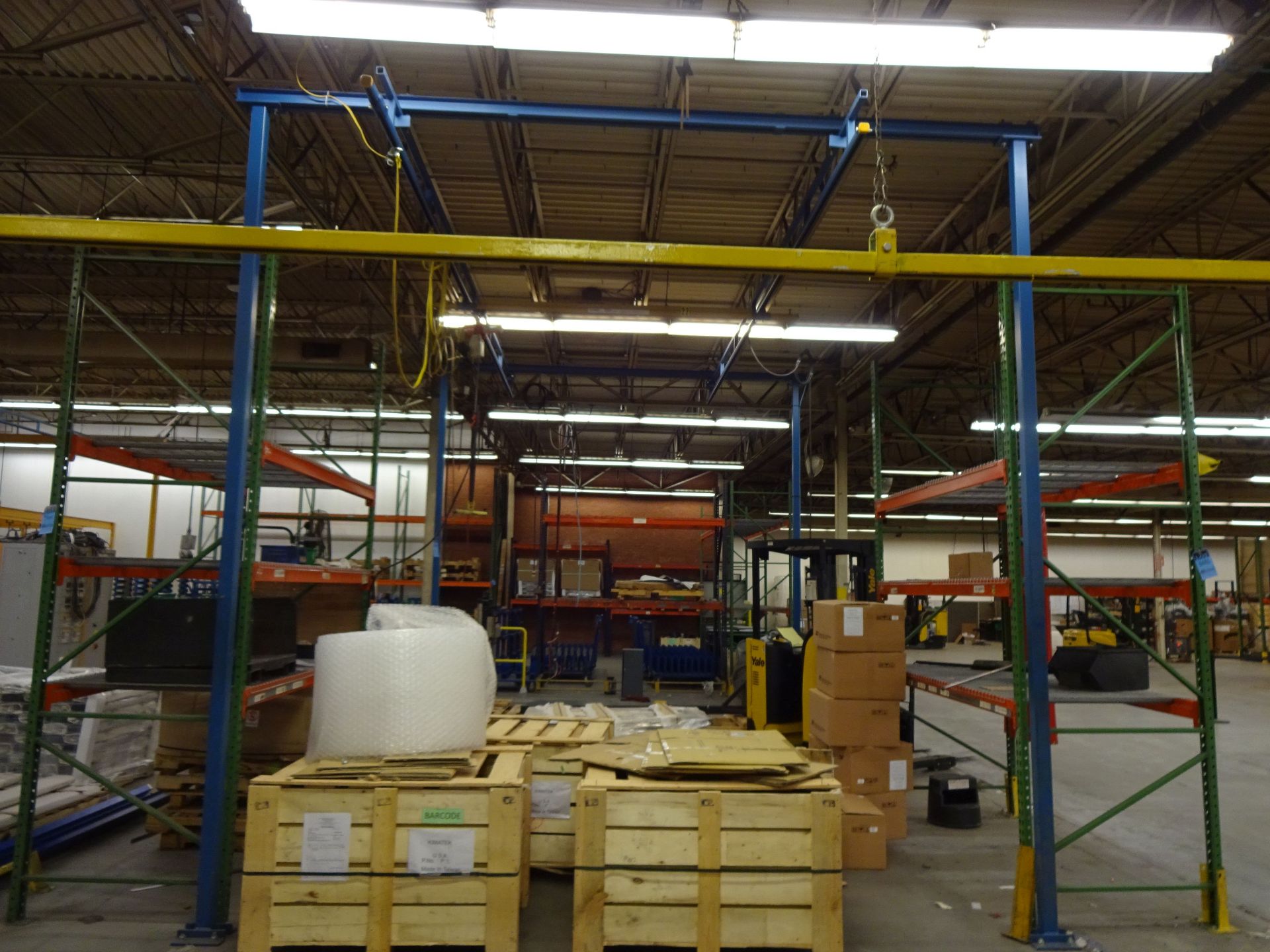 250 LB. X 20' (APPROX.) GORBEL FREE STANDING OVERHEAD CRANE WITH 250 LB. HARRINGTON ELECTRIC CHAIN