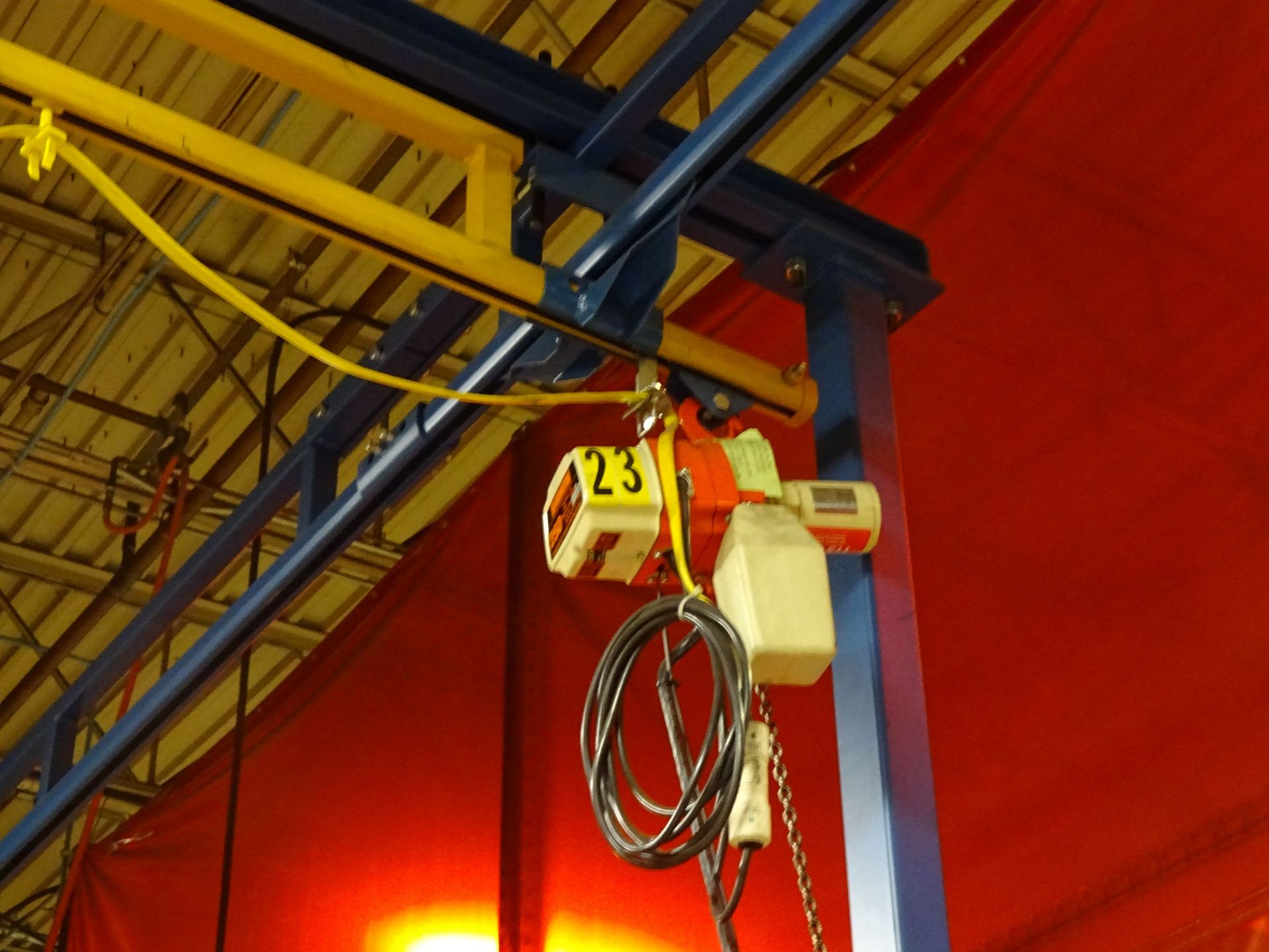 250 LB. X 34' (APPROX.) GORBEL FREE STANDING OVERHEAD CRANE WITH 250 LB. HARRINGTON ELECTRIC CHAIN - Image 3 of 4