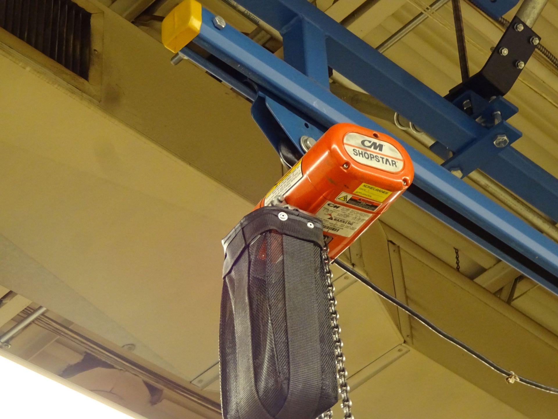 500 LB. X 15' (APPROX.) GORBEL CEILING HUNG OVERHEAD CRANE WITH 500 LB. CM ELECTRIC CHAIN HOIST - Image 3 of 4