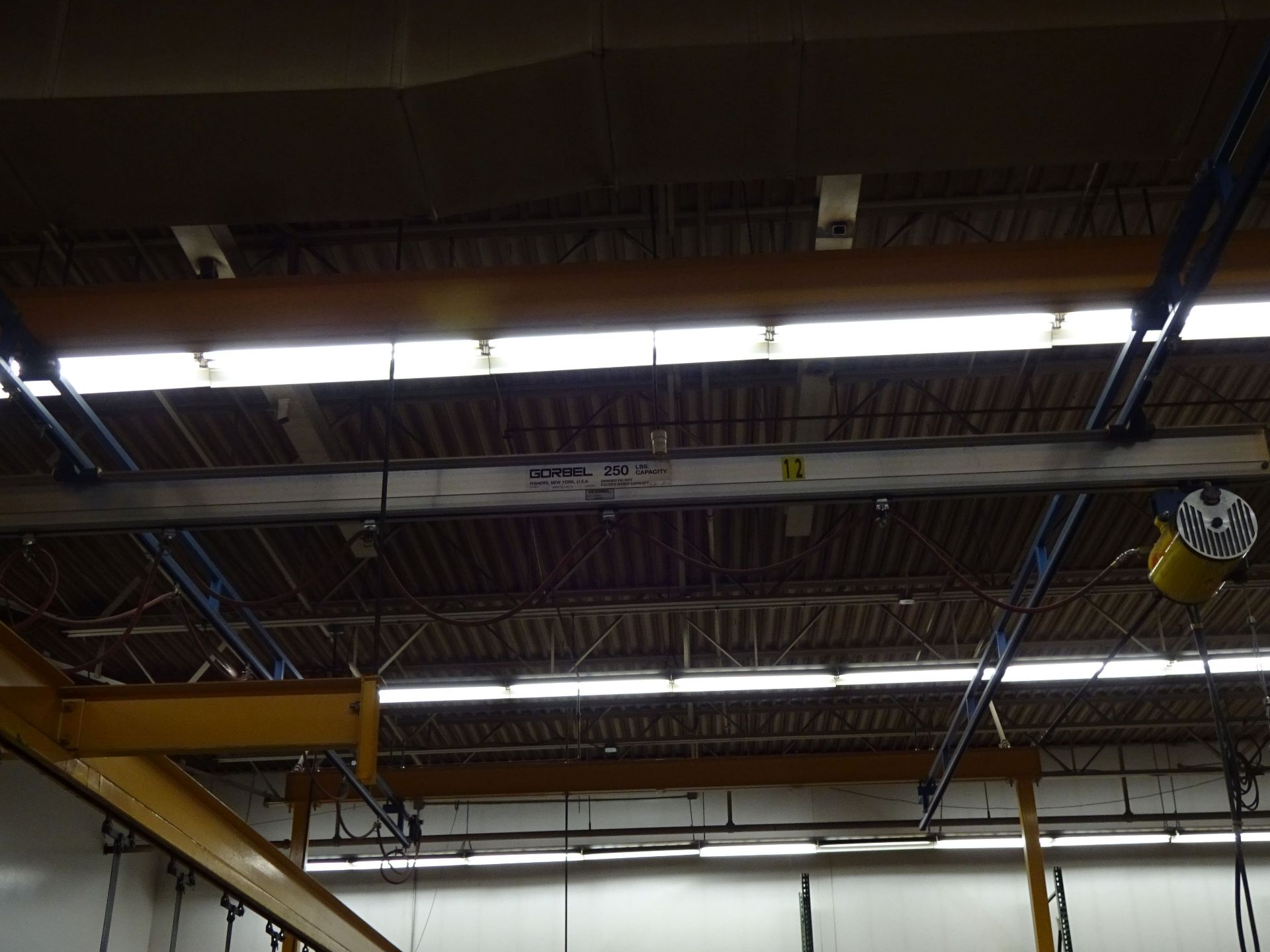250 LB. X 43' (APPROX.) GORBEL CEILING HUNG 2-SPAN CRANE WITH 92) 200 LB. INGERSOLL RAND PNEUMATIC - Image 7 of 10