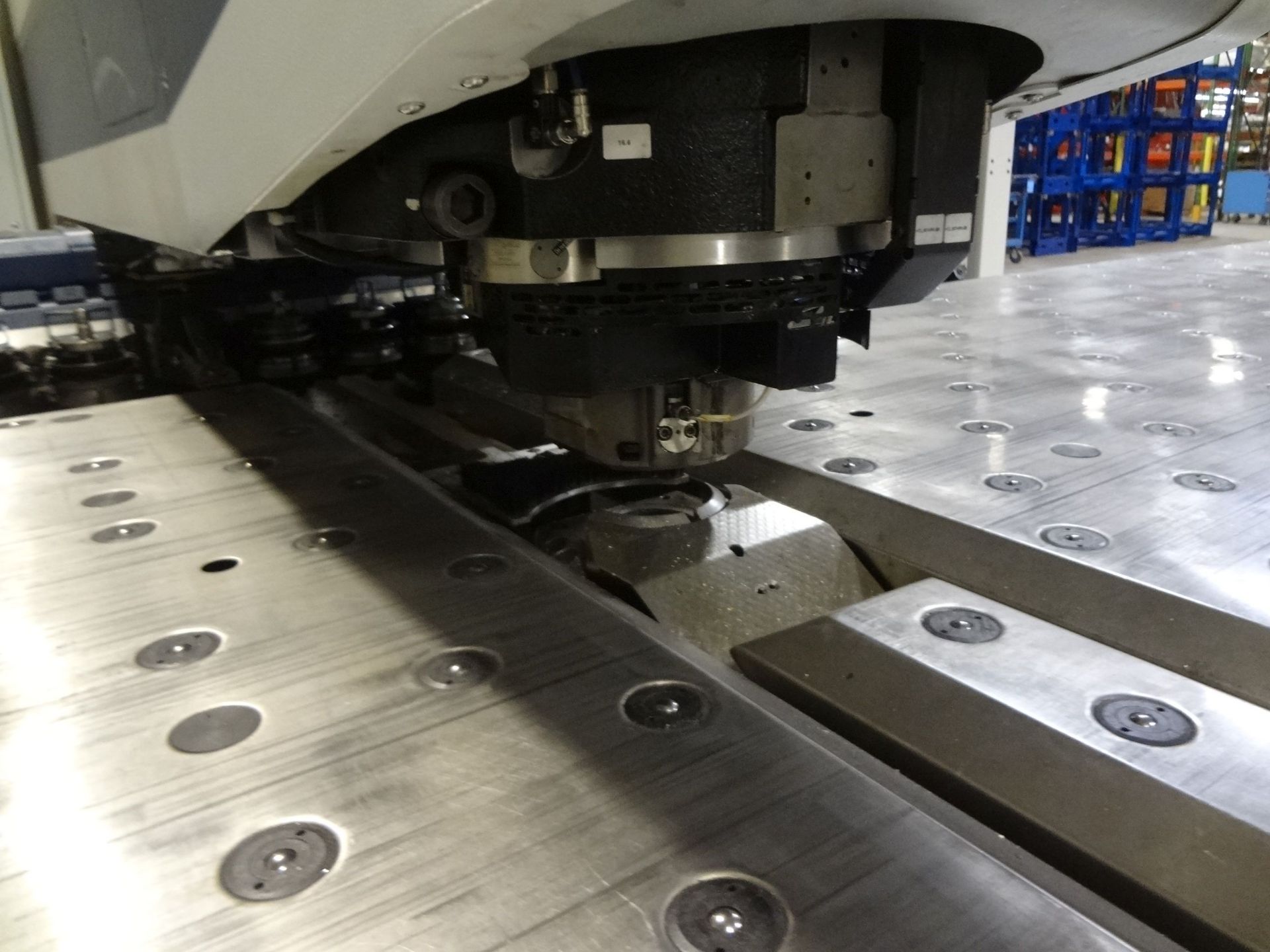 20 TON TRUMPF TRUPUNCH 3000 SINGLE END CNC PUNCH; S/N A0035A0124, (20) STATIONS WITH (3) SHEET - Image 5 of 17