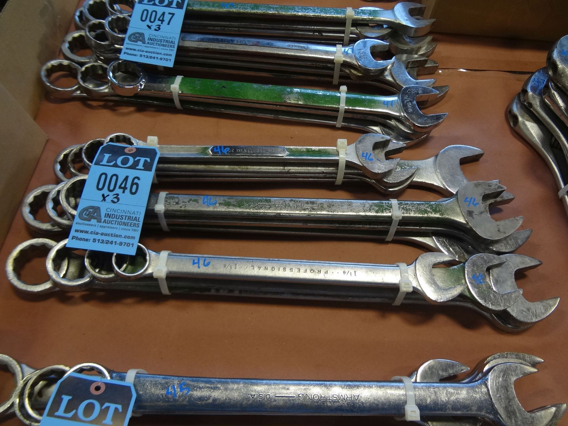 (LOT) MISCELLANEOUS HEAVY DUTY COMBINATION WRENCHES