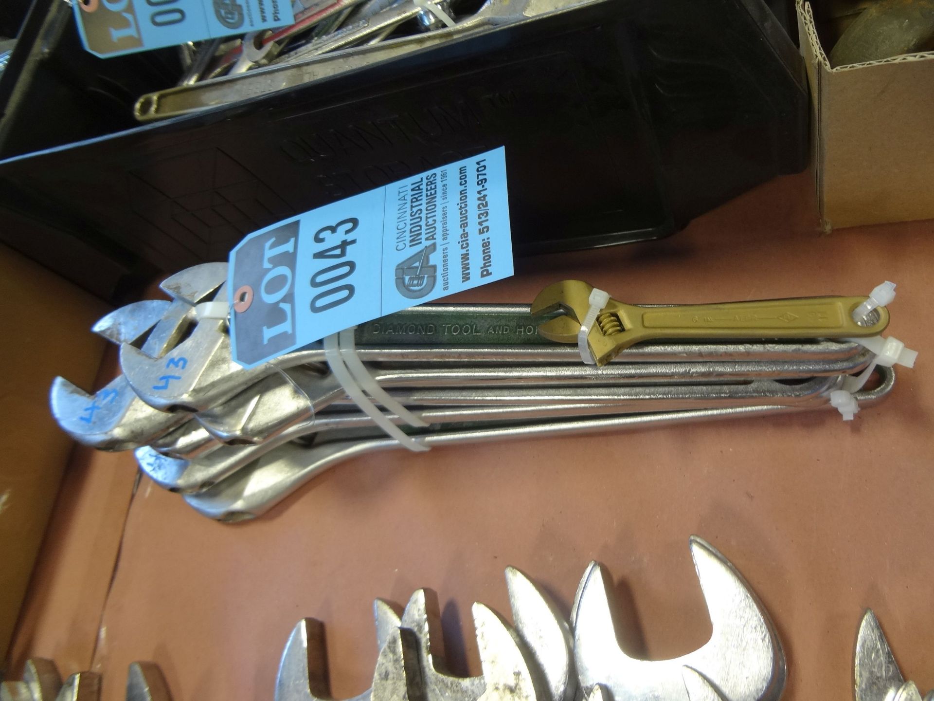 (LOT) MISCELLANEOUS CRESCENT WRENCHES