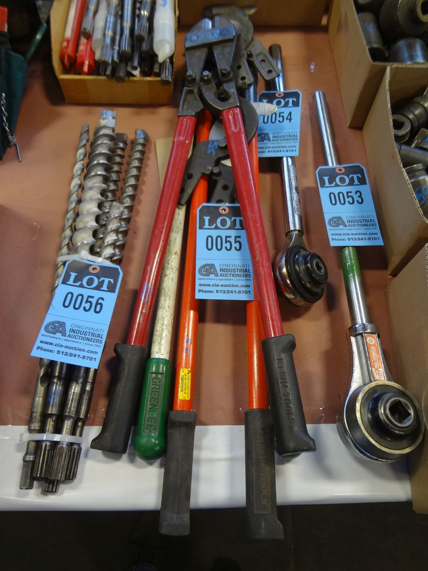 (LOT) LONG HANDLE BOLT CUTTERS AND CABLE CUTTERS