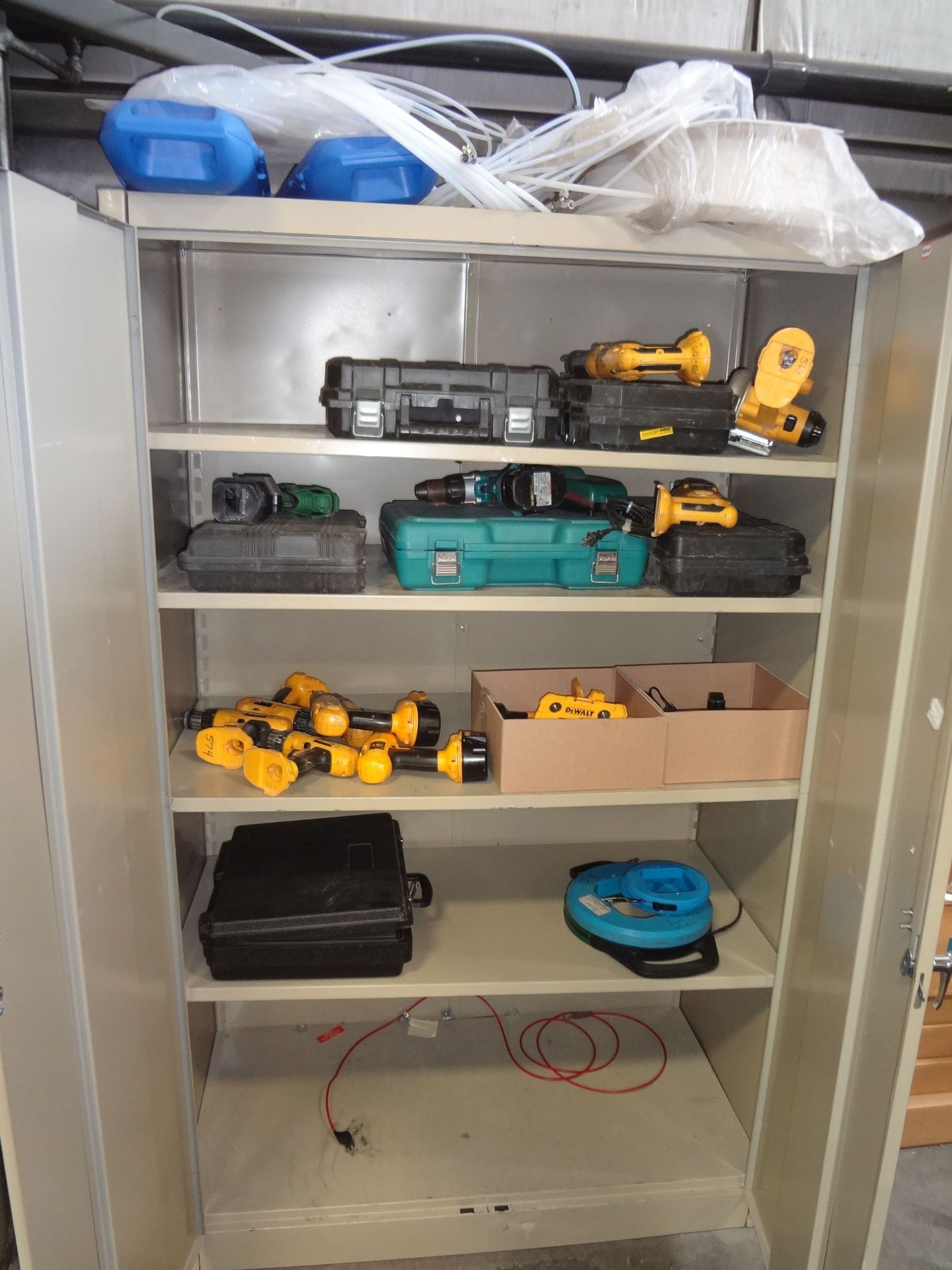 (LOT) MISCELLANEOUS CORDLESS POWER HAND TOOLS WITH CABINET