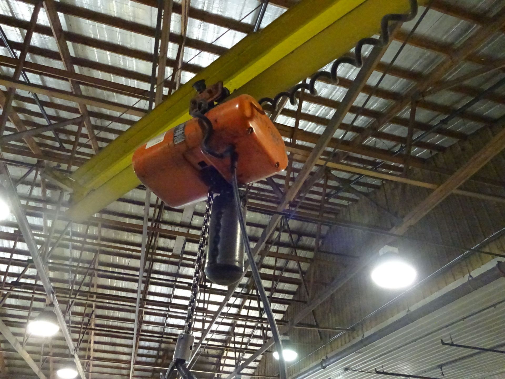 1 TON X 15' ARM X 10' UNDER (APROX.) FREE STANDING JIB CRANE AND 1 TON CM HOIST - LOCATED IN - Image 2 of 5