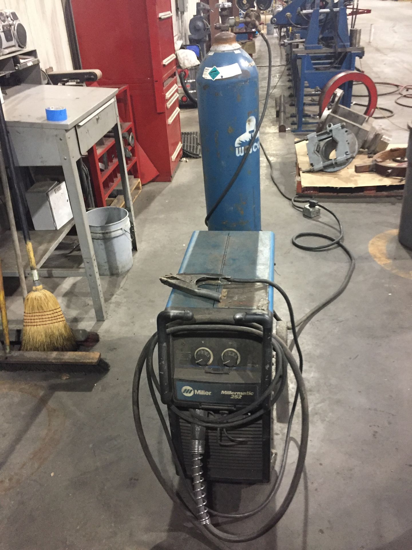 MILLER MILLERMATIC 252 WELDER - LOADING CHARGE DUE TO INDUSTRIAL SERVICES AND SALES: $100.00