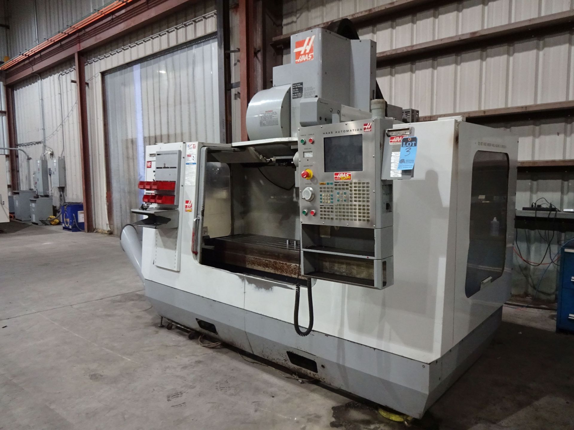 2005 HAAS MODEL VF-3B CNC VERTICAL MACHINING CENTER; S/N 42047, HAAS CNC CONTROL, VOP-D, 20 HP, GEAR - Image 2 of 28