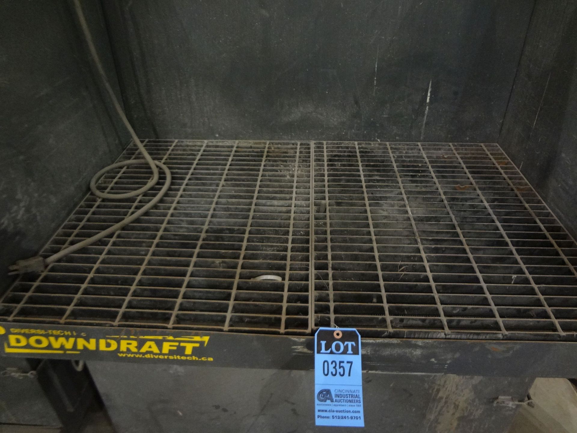 32" X 48" DIVERSI-TECH, INC. DOWNDRAFT MOBILE STEEL GRATING WELDING BOOTH - Image 2 of 3