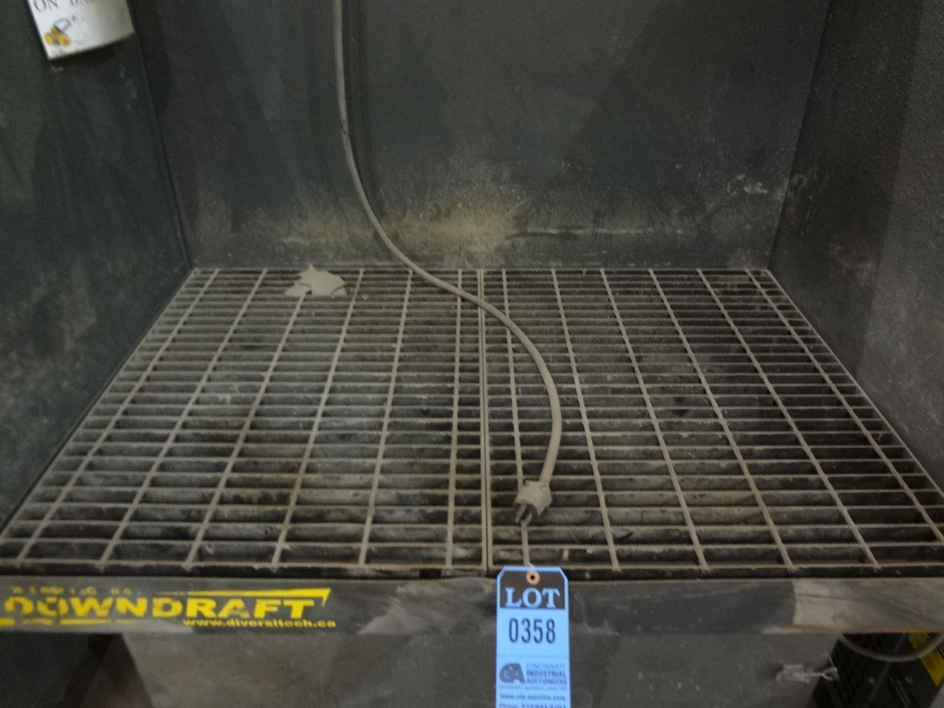 32" X 48" DIVERSI-TECH, INC. DOWNDRAFT MOBILE STEEL GRATING WELDING BOOTH - Image 2 of 3