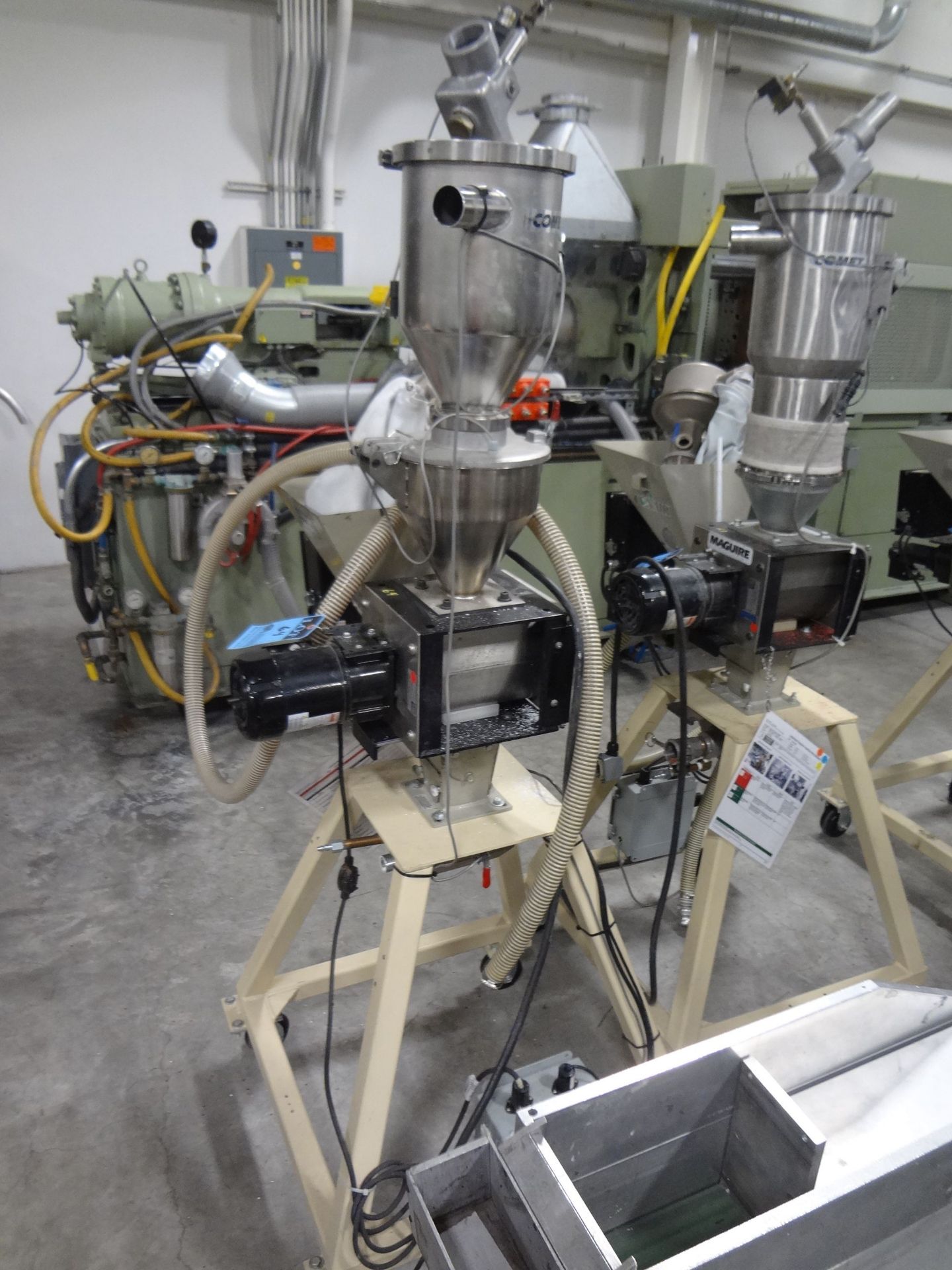 MAGUIRE MPM-9-C COLOR PREMIXER; S/N 52551, COMET VACUUM LOADER, CONAIR ADDITIVE FEEDER ON STAND WITH - Image 3 of 11