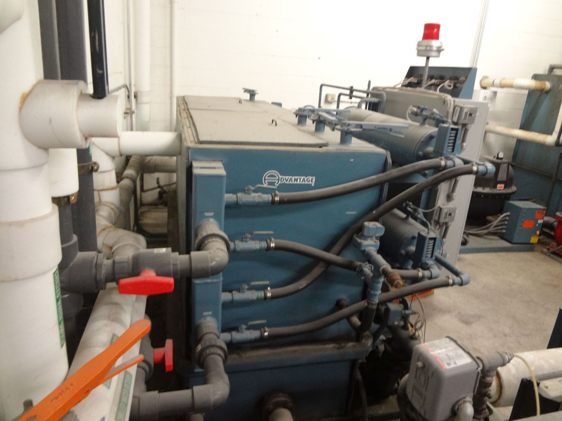 20 TON ADVANCED ENGINEERING TITAN SERIES MODEL TI-20W-43HRX WATER CONDENSED CENTRAL CHILLER; S/N - Bild 2 aus 13