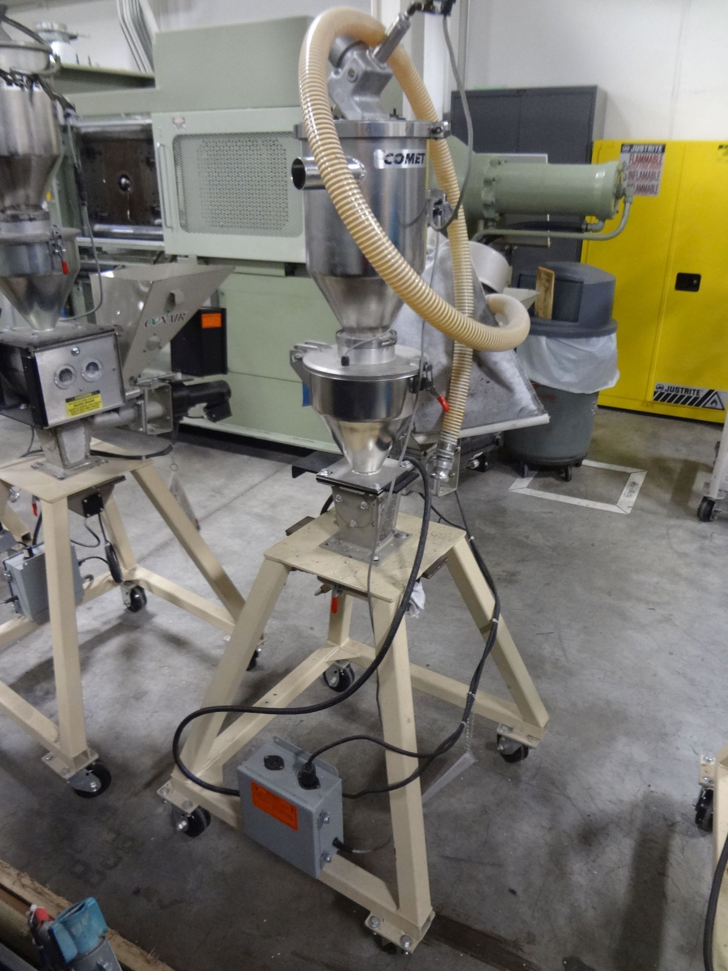 CONAIR BFO ADDITIVE FEEDER, COMET VACUUM FEEDER ON STAND WITH CASTERS - Image 3 of 8
