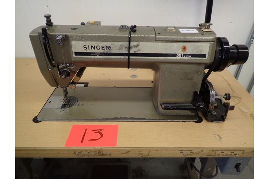 SINGER MOD. 591D200G SEWING MACHINE W/ TABLE - Image 1 of 2