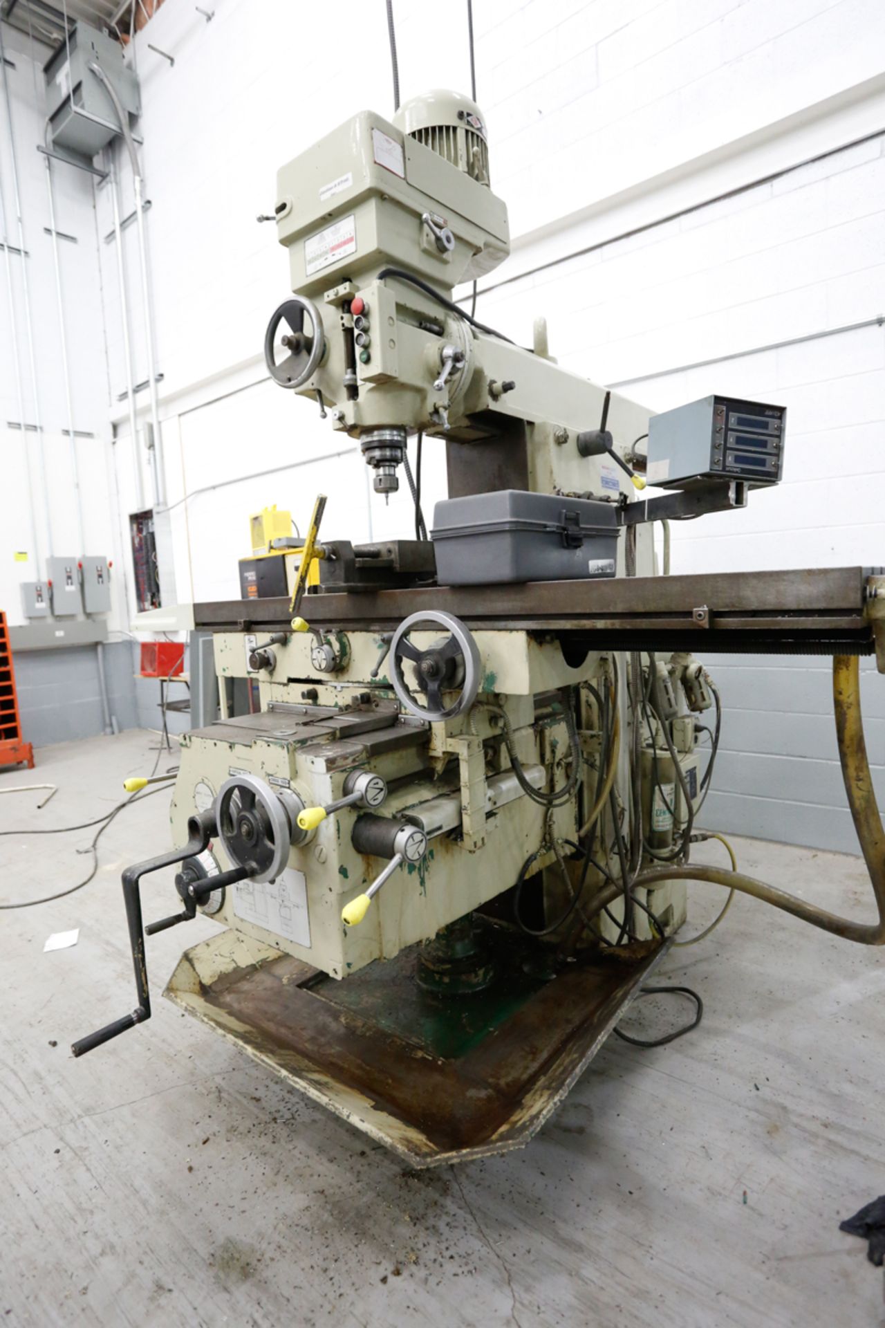 H.D. TURRET MILL, 12" X 54" TABLE, ACU-RITE DRO, 40 TAPER SPINDLE, 60-2250 RPM, VISE & COLLET CHUCK - Image 6 of 12