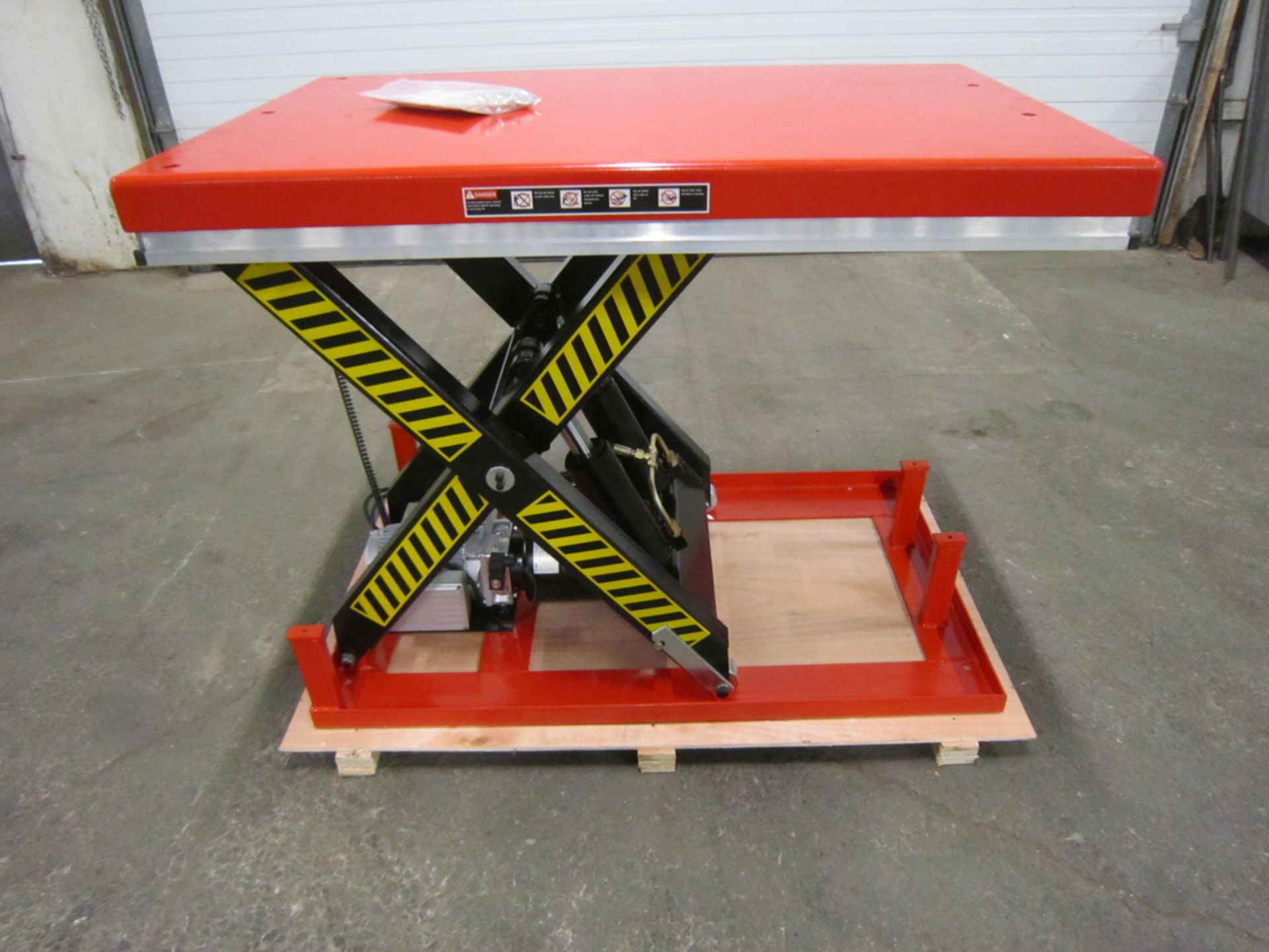 "NEW" OLYMPIC HYDRAULIC LIFT TABLE 32" X 52" X 40" LIFT - 4000LBS CAPACITY - 115V (LOCATED IN