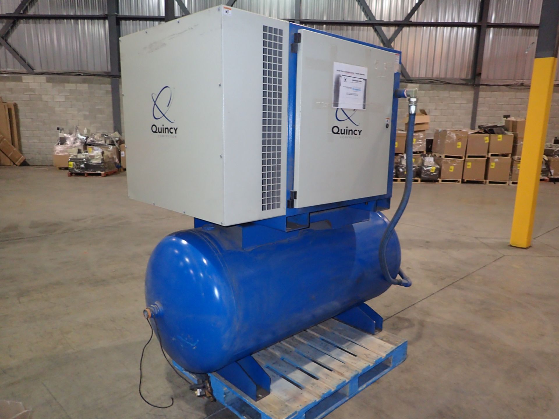 QUINCY 30 HP AIR COMPRESSOR MODEL QMB-30, S/N: UN076557 (Located at 505 avenue Meloche | Dorval,