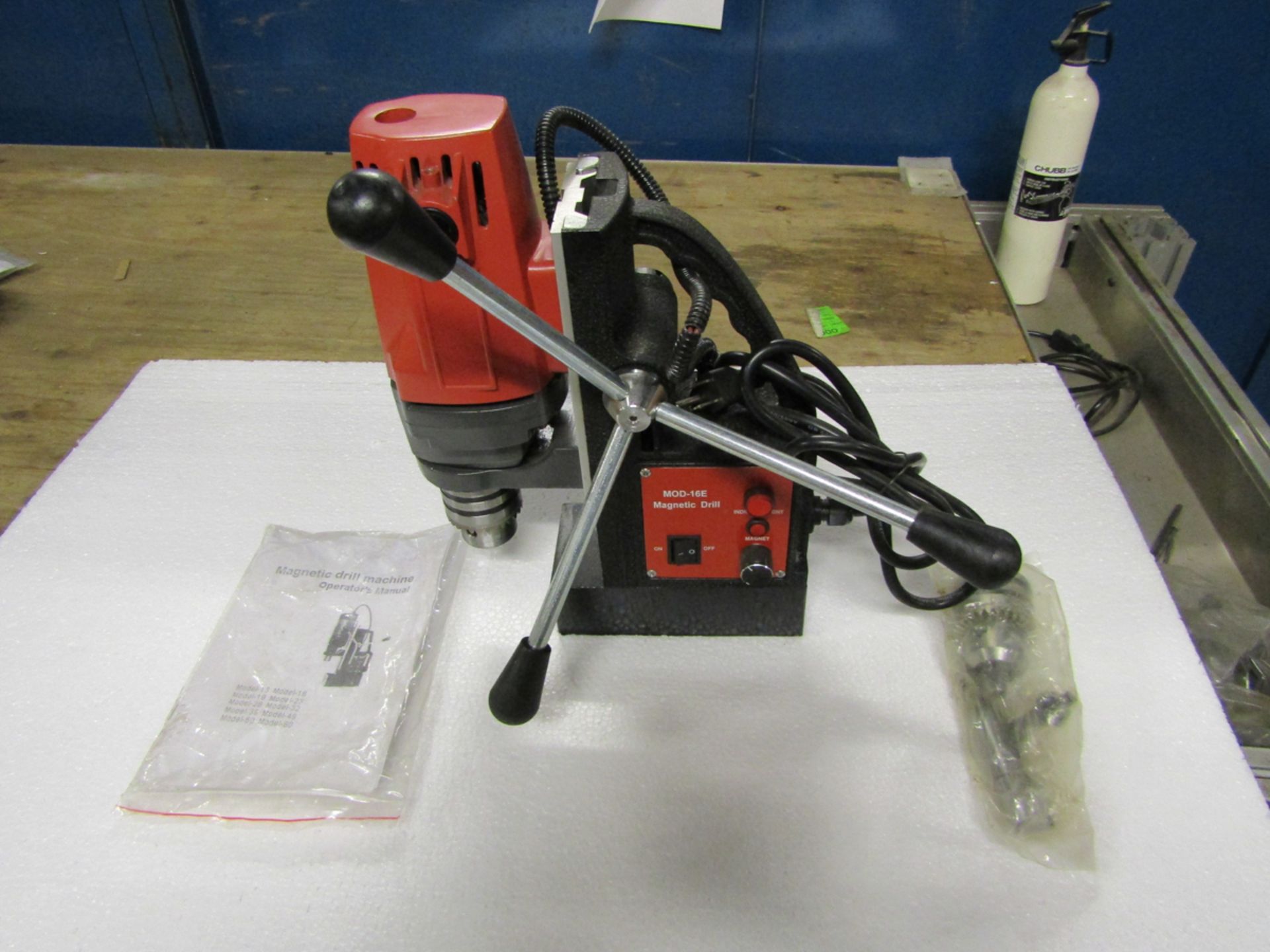 "NEW" MAG DRILL COMPLETE WITH DRILL CHUCK - 680RPM 110V (LOCATED IN HAMILTON, ON)