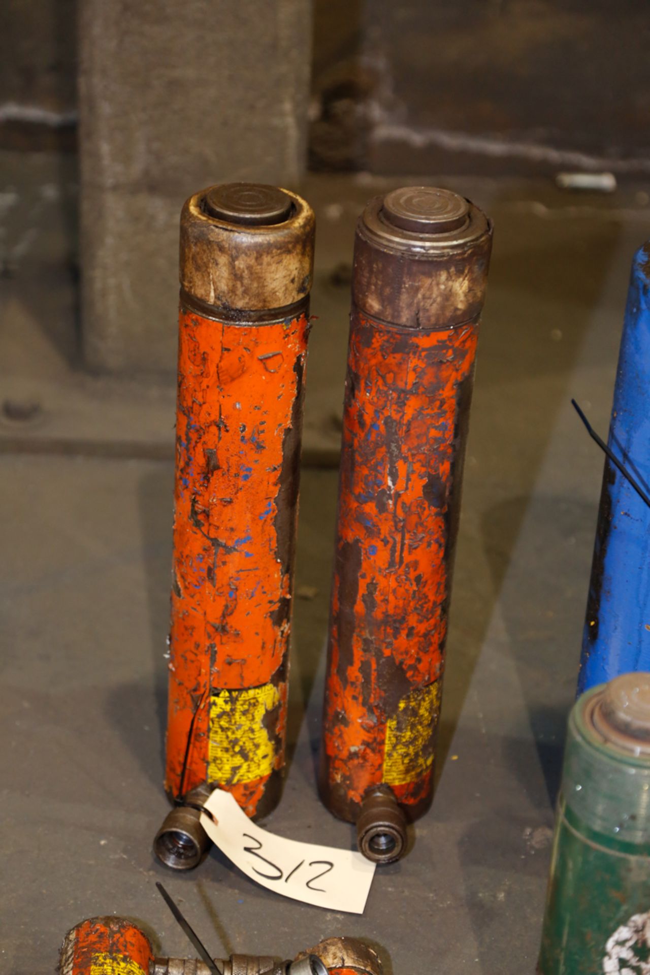 (2) HYDRAULIC CYLINDER, 2" DIA