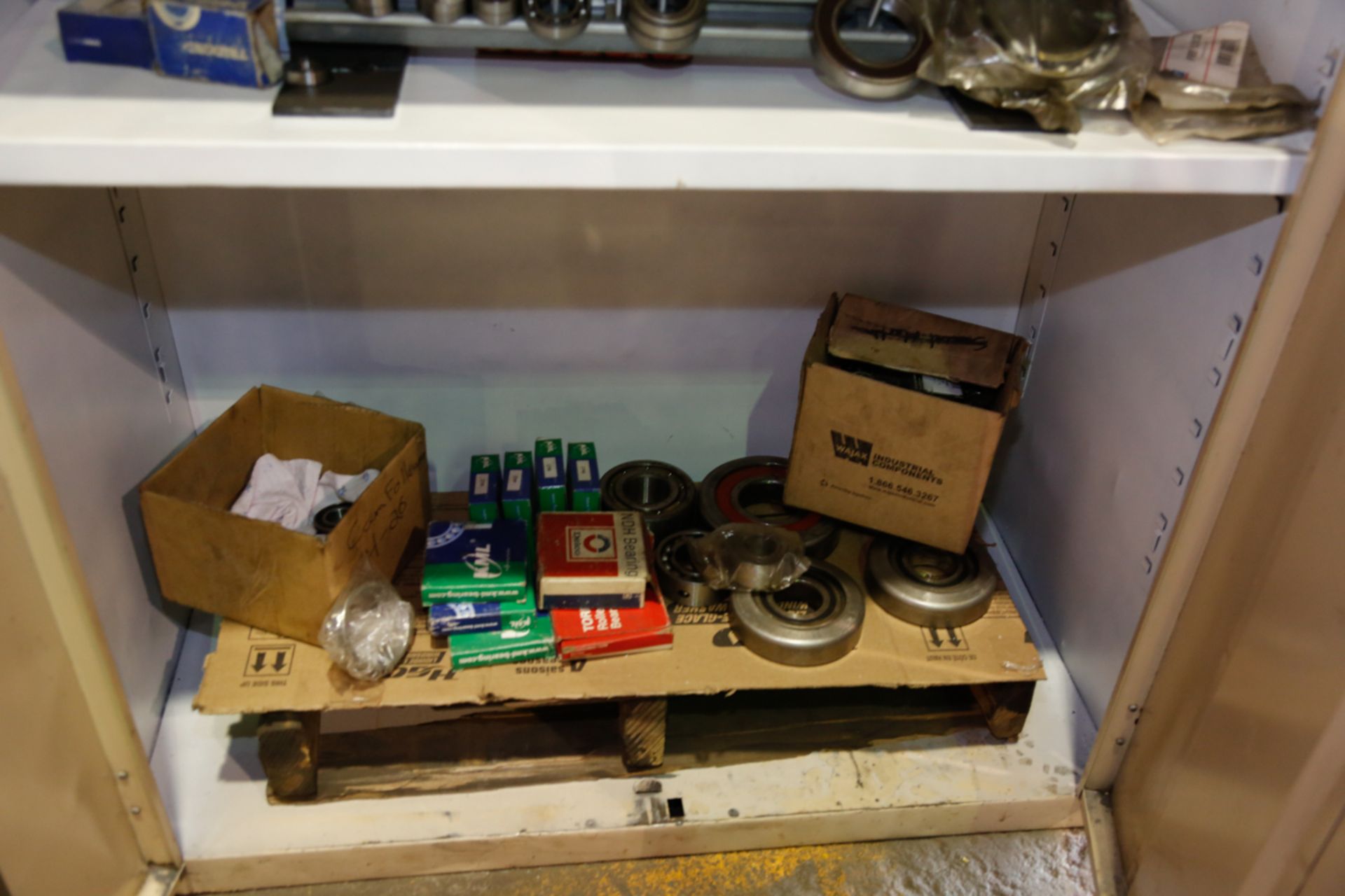LOT OF ASSORTED BEARINGS (CABINET & BOX) - Image 4 of 5
