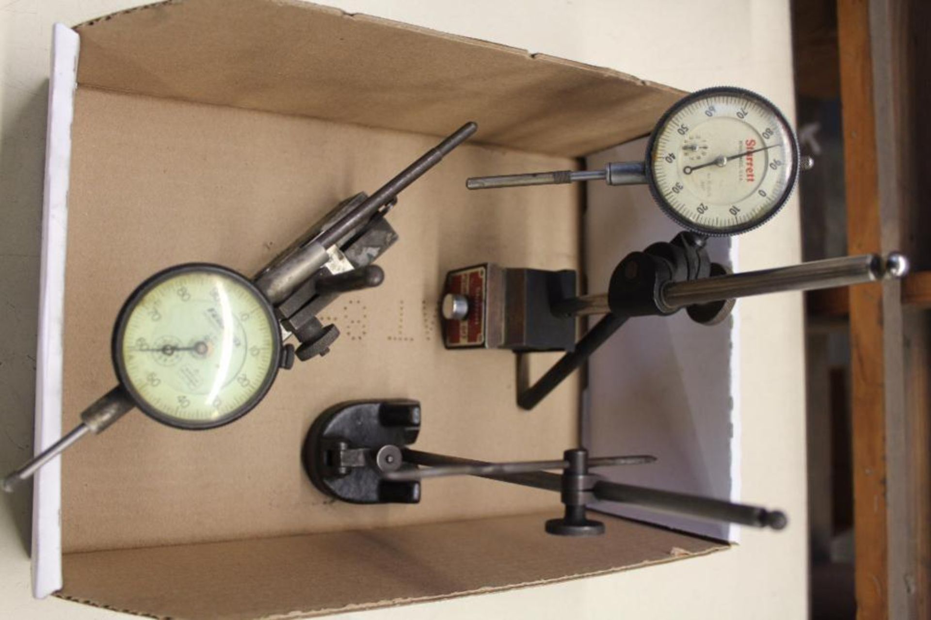 Indicators with magnetic bases. Starrett and Fowler - Image 2 of 2