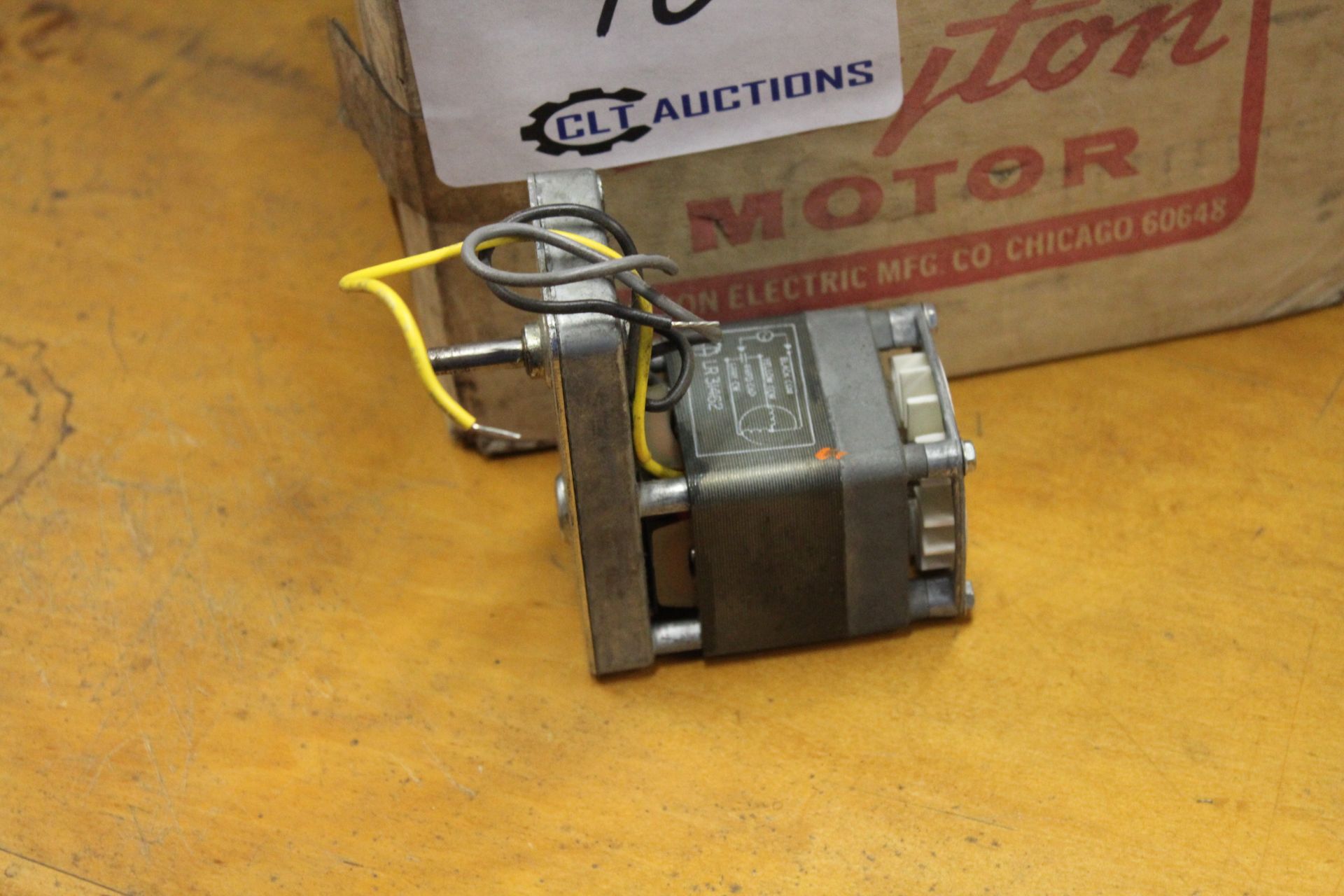 Dayton 2Z830 AC Gear Motor - Image 4 of 5