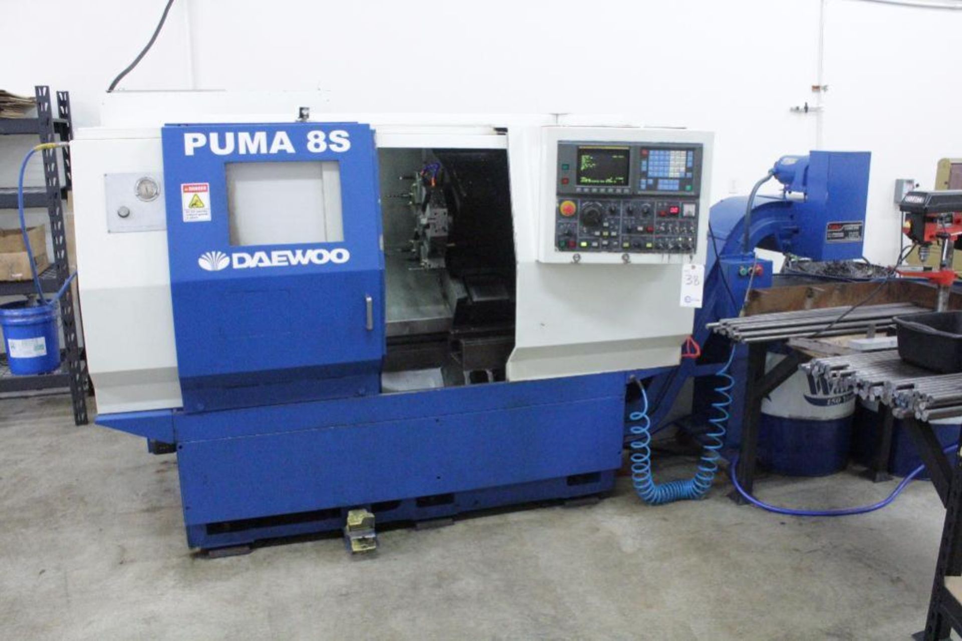 Daewoo Puma 8S CNC lathe (video)