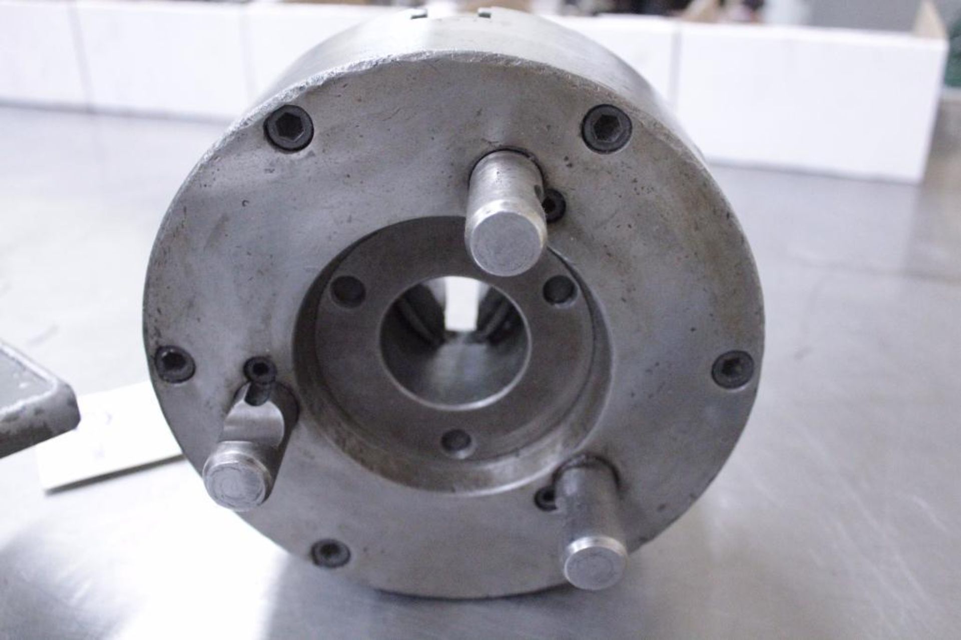 8" Skinner 3 jaw chuck D1-6" - Image 3 of 3