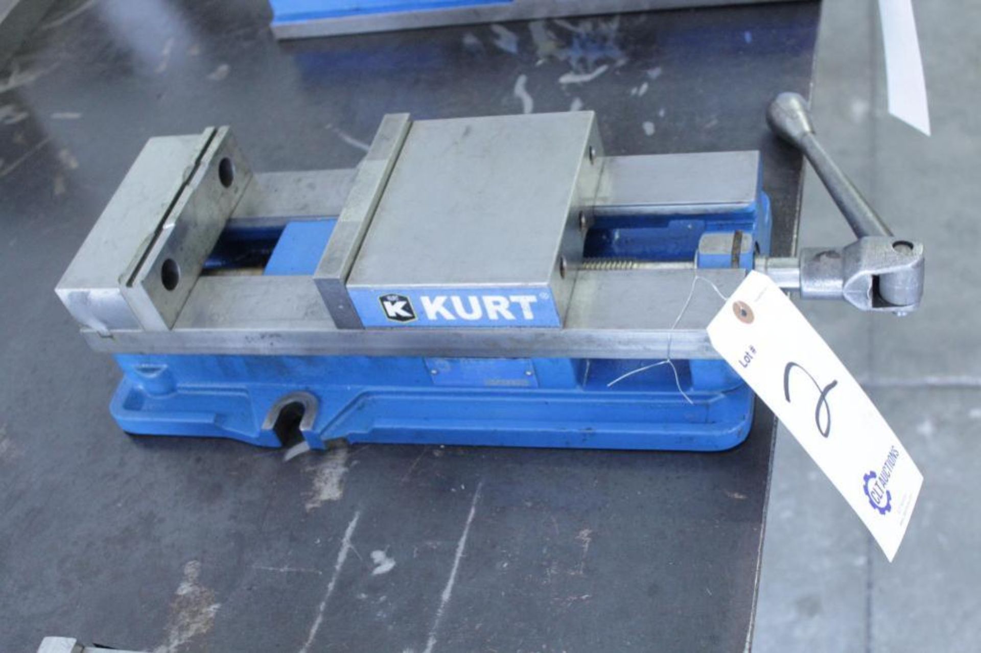 Kurt D-688 6" milling machine vise