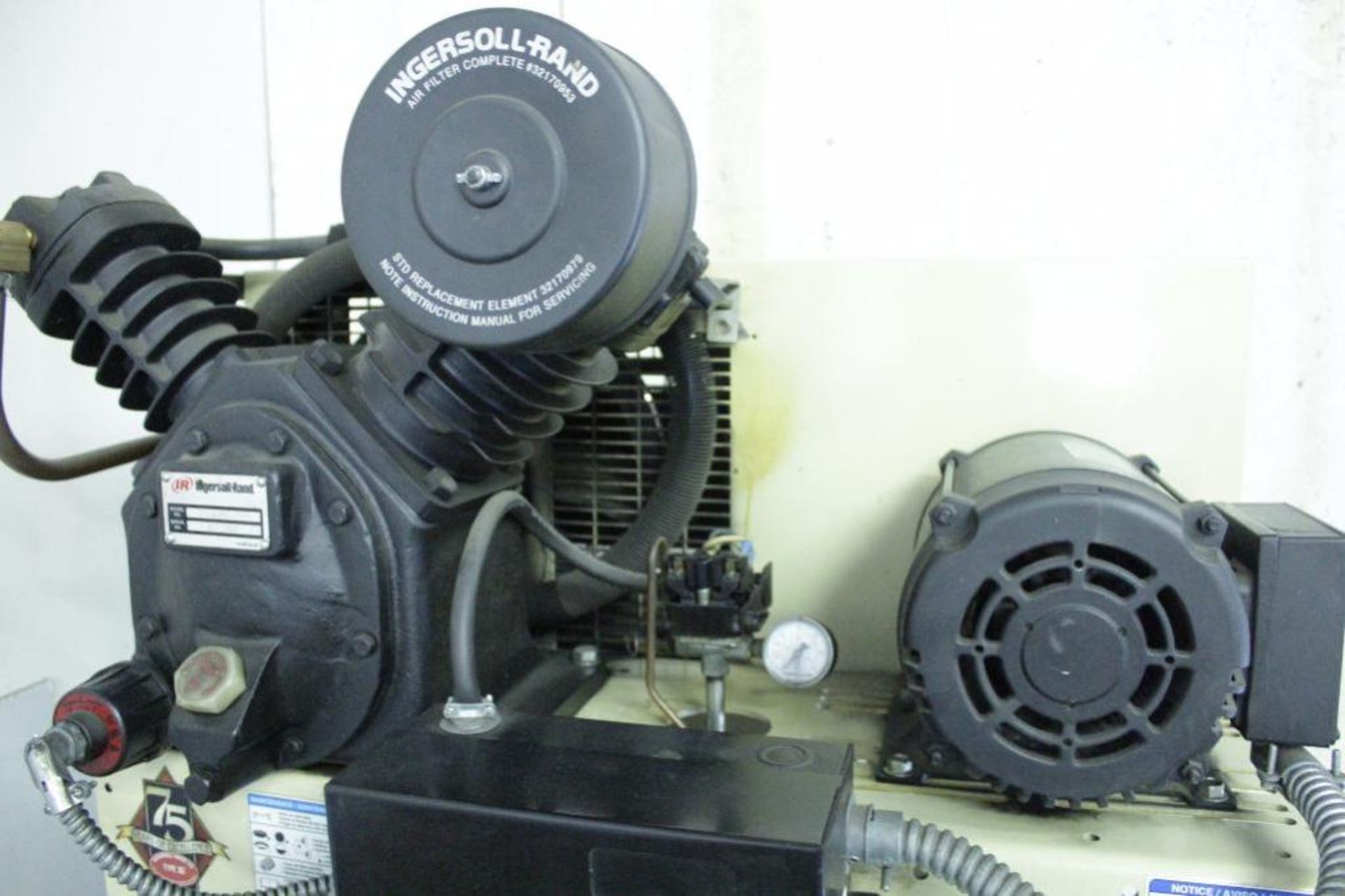 Ingersoll-Rand 7.5 HP Vertical Air Compressor - Image 5 of 7