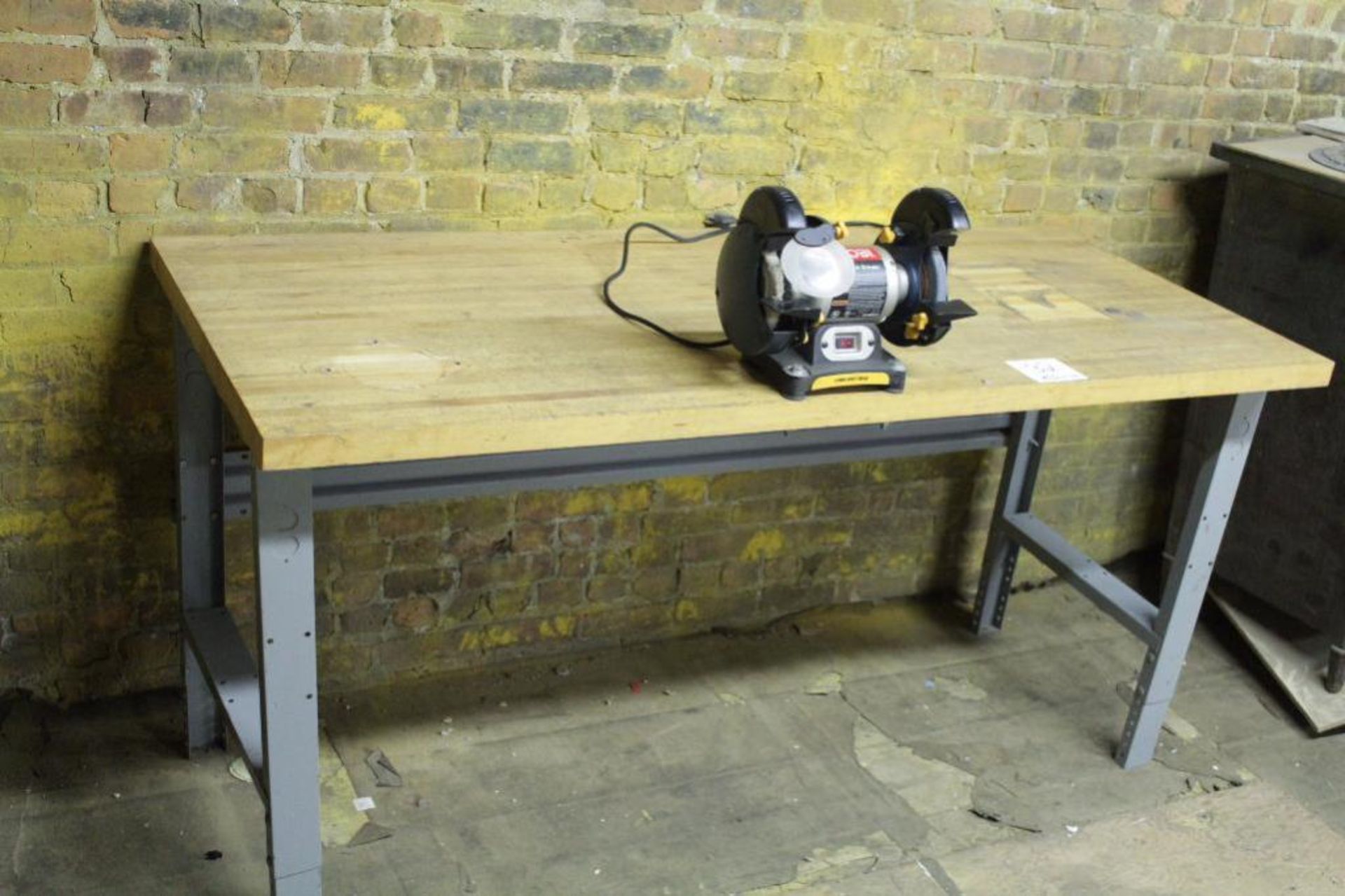 Work bench w/ grinder