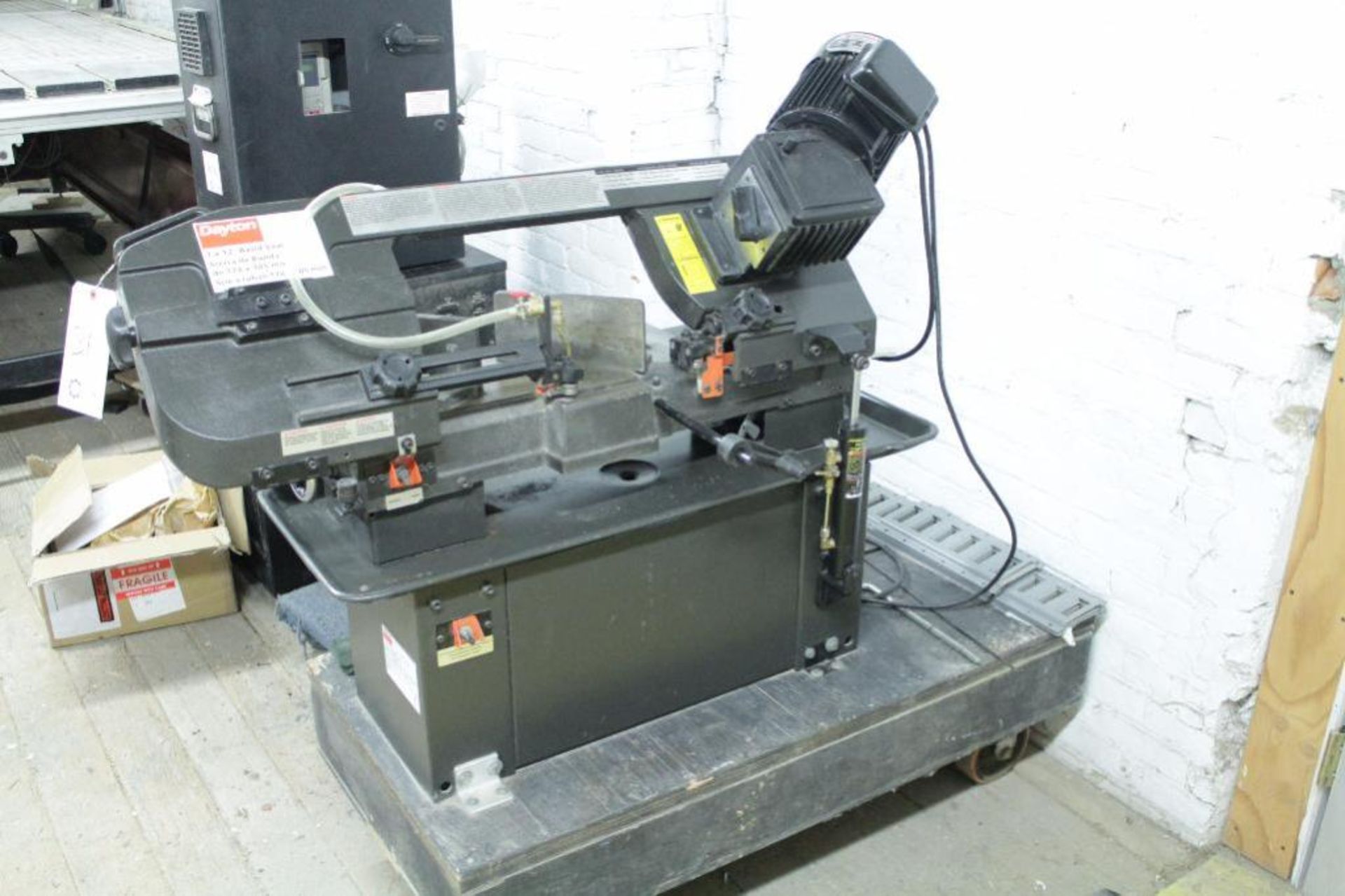 Dayton 7" x 12" Band Saw