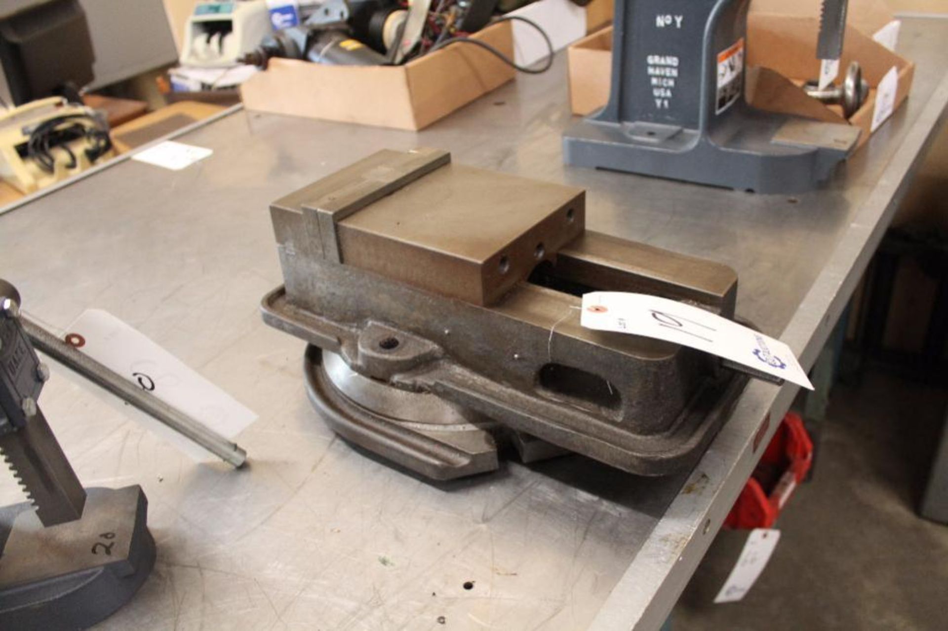 6" mill vise w/ swivel base - Image 4 of 4