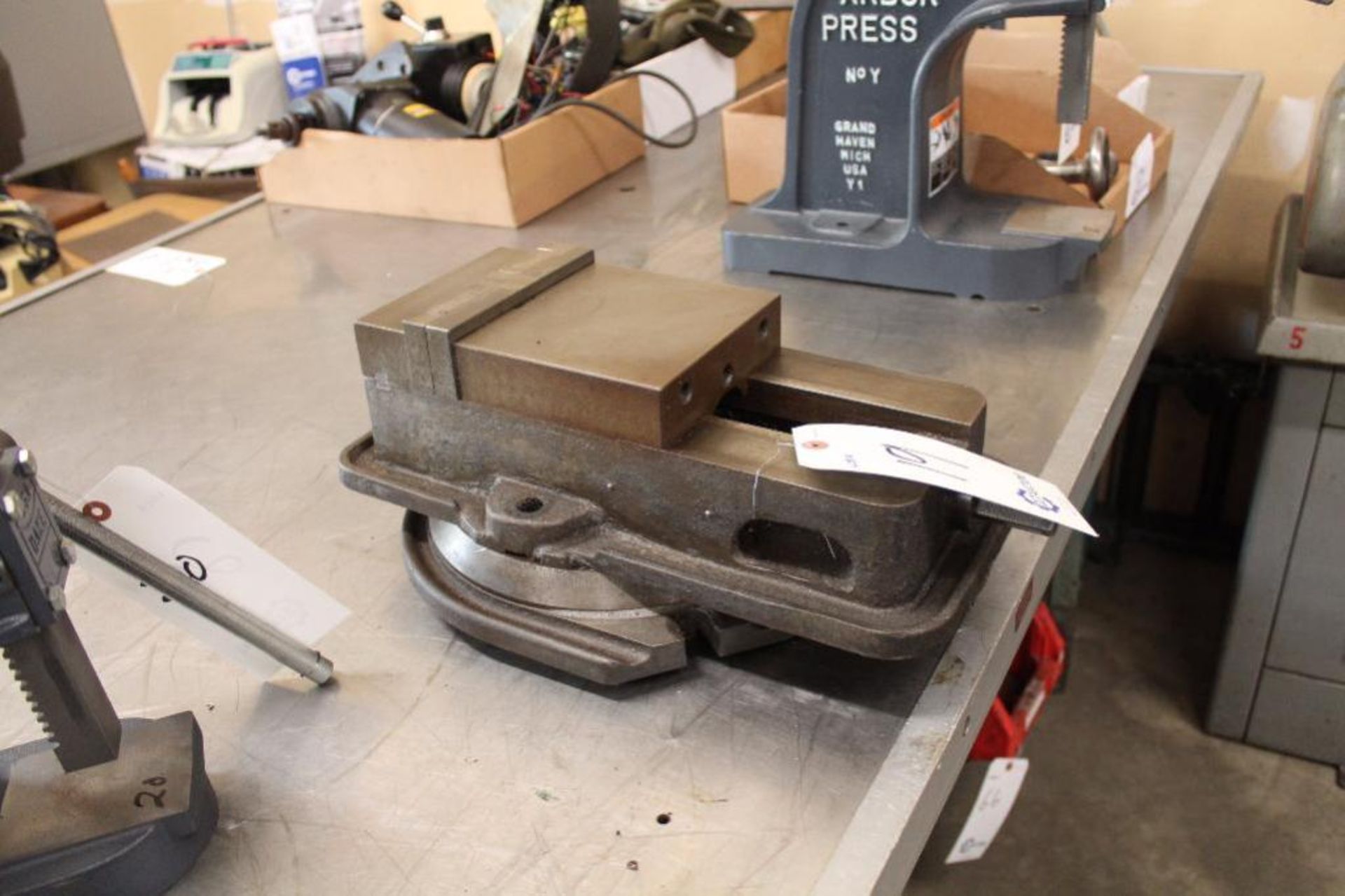 6" mill vise w/ swivel base - Image 2 of 4