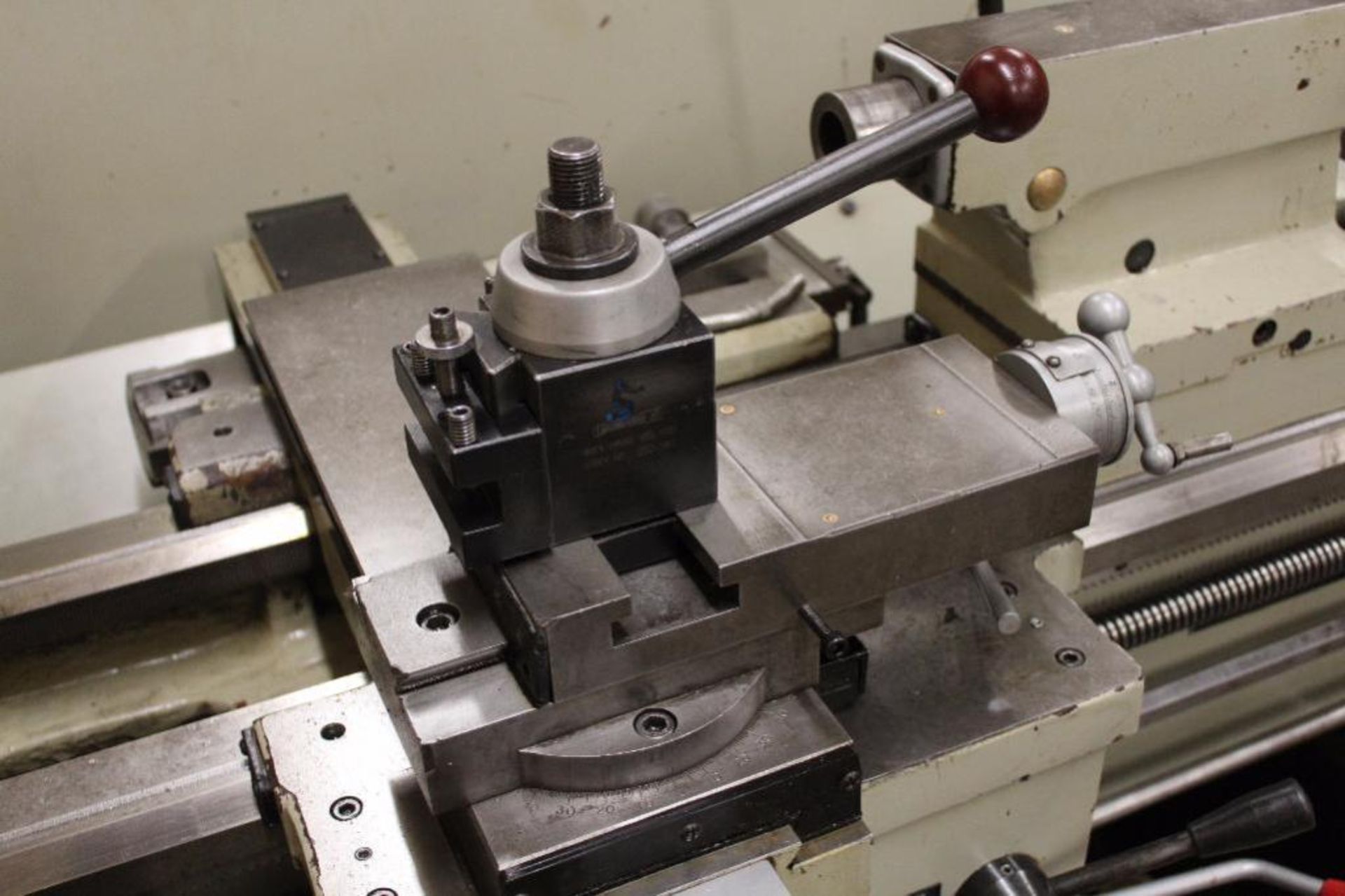 Victor 1640B Engine Lathe - Image 15 of 17