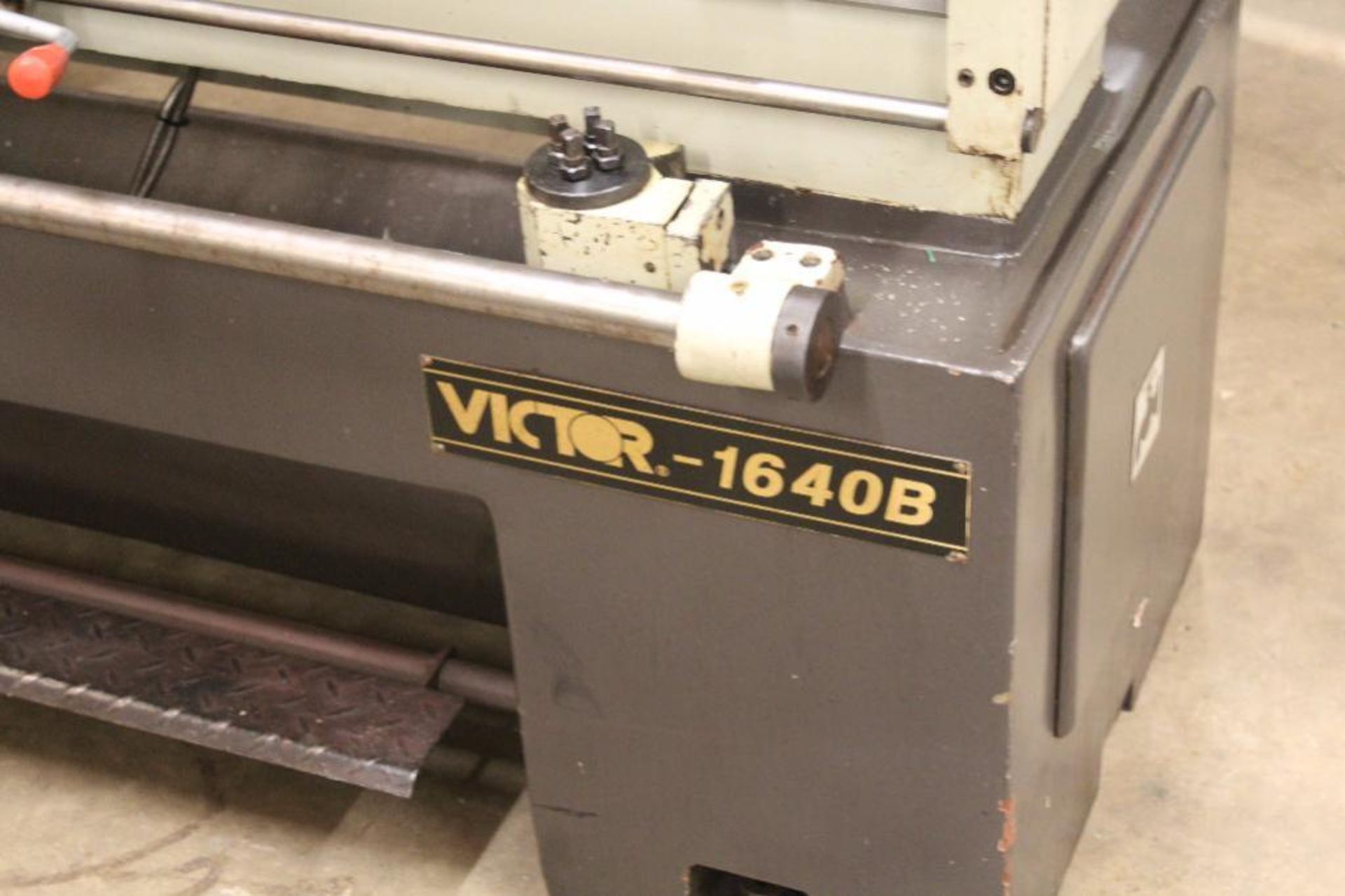 Victor 1640B Engine Lathe - Image 9 of 17