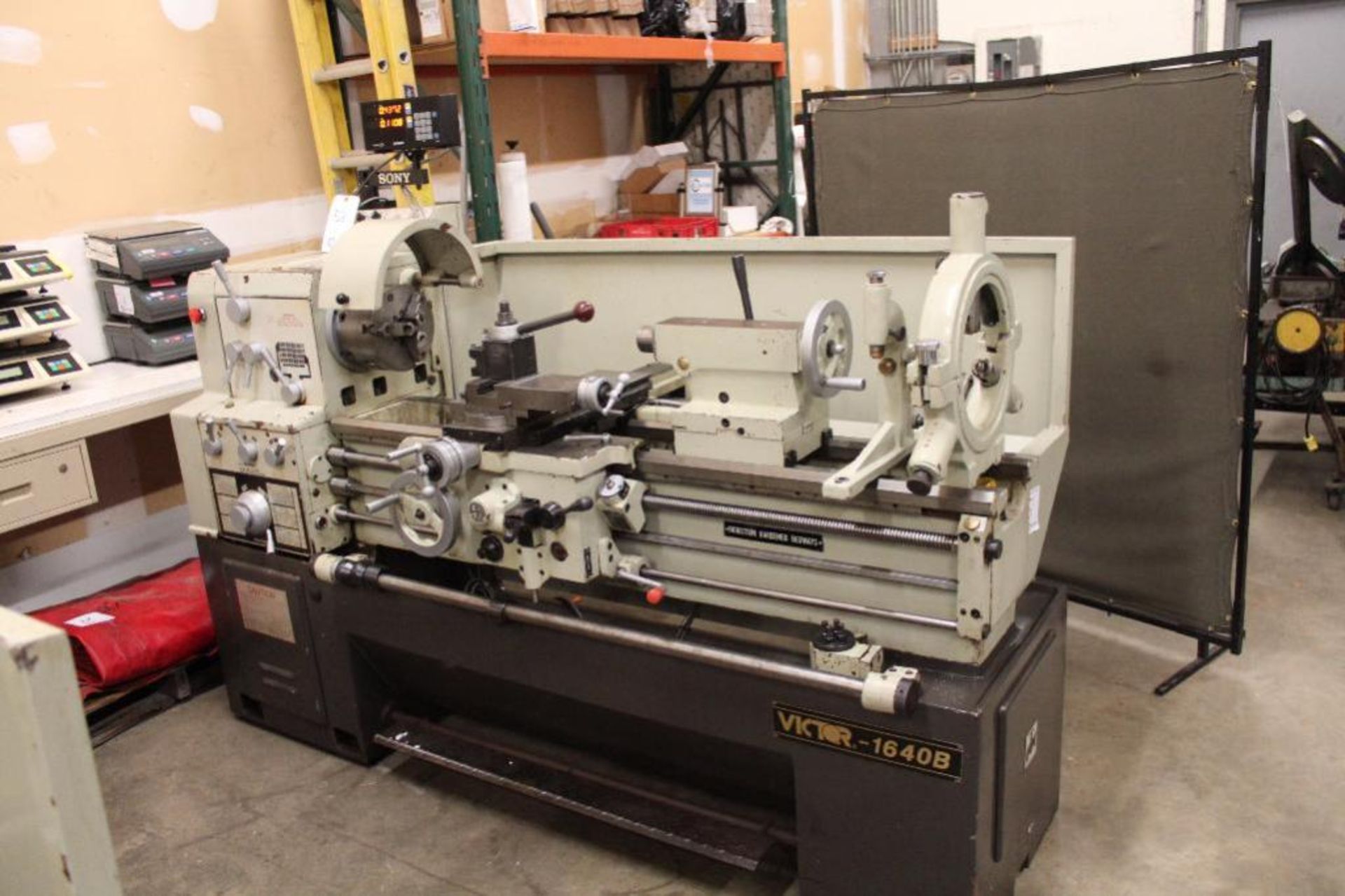 Victor 1640B Engine Lathe