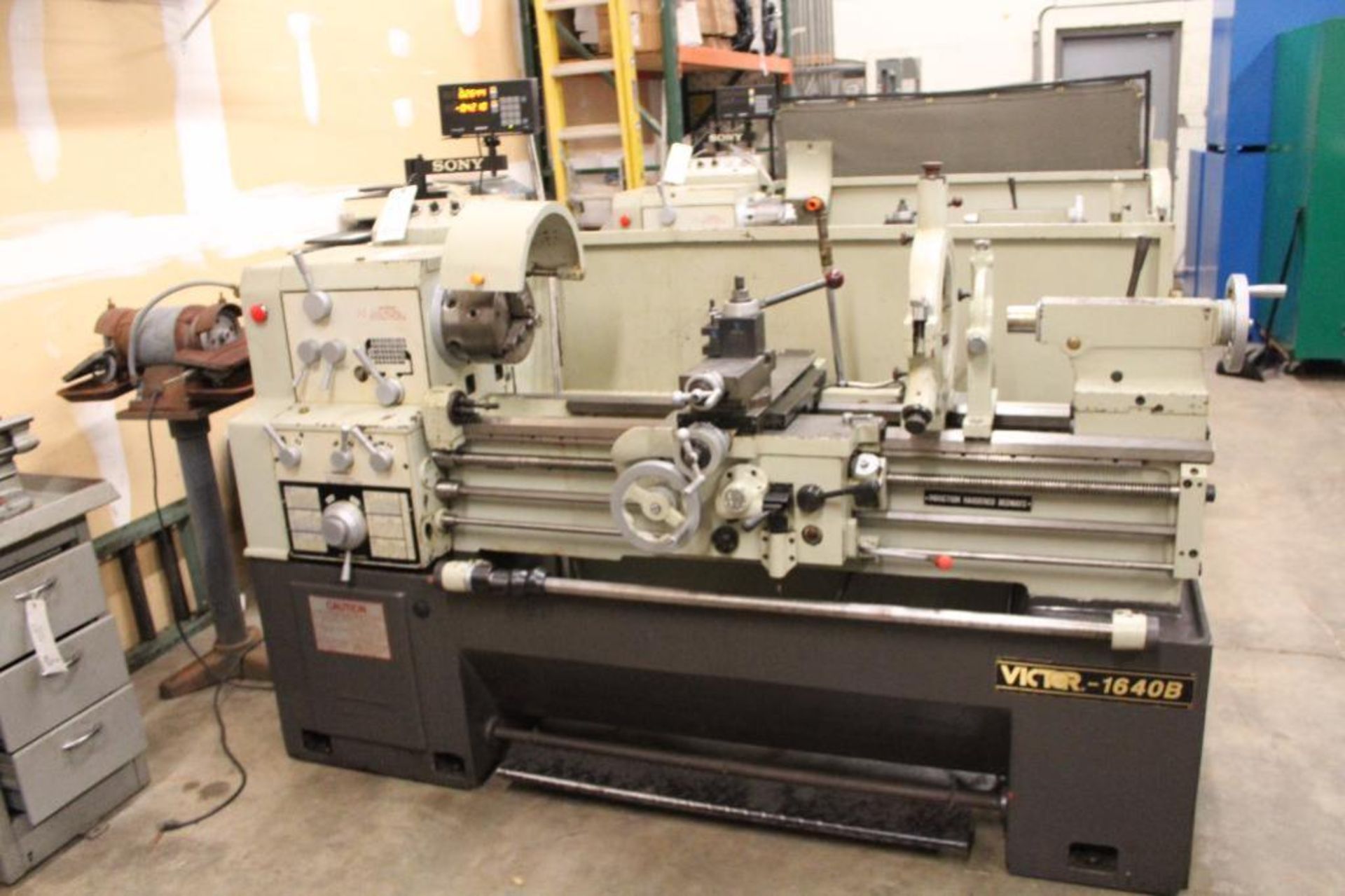 Victor 1640B Engine Lathe