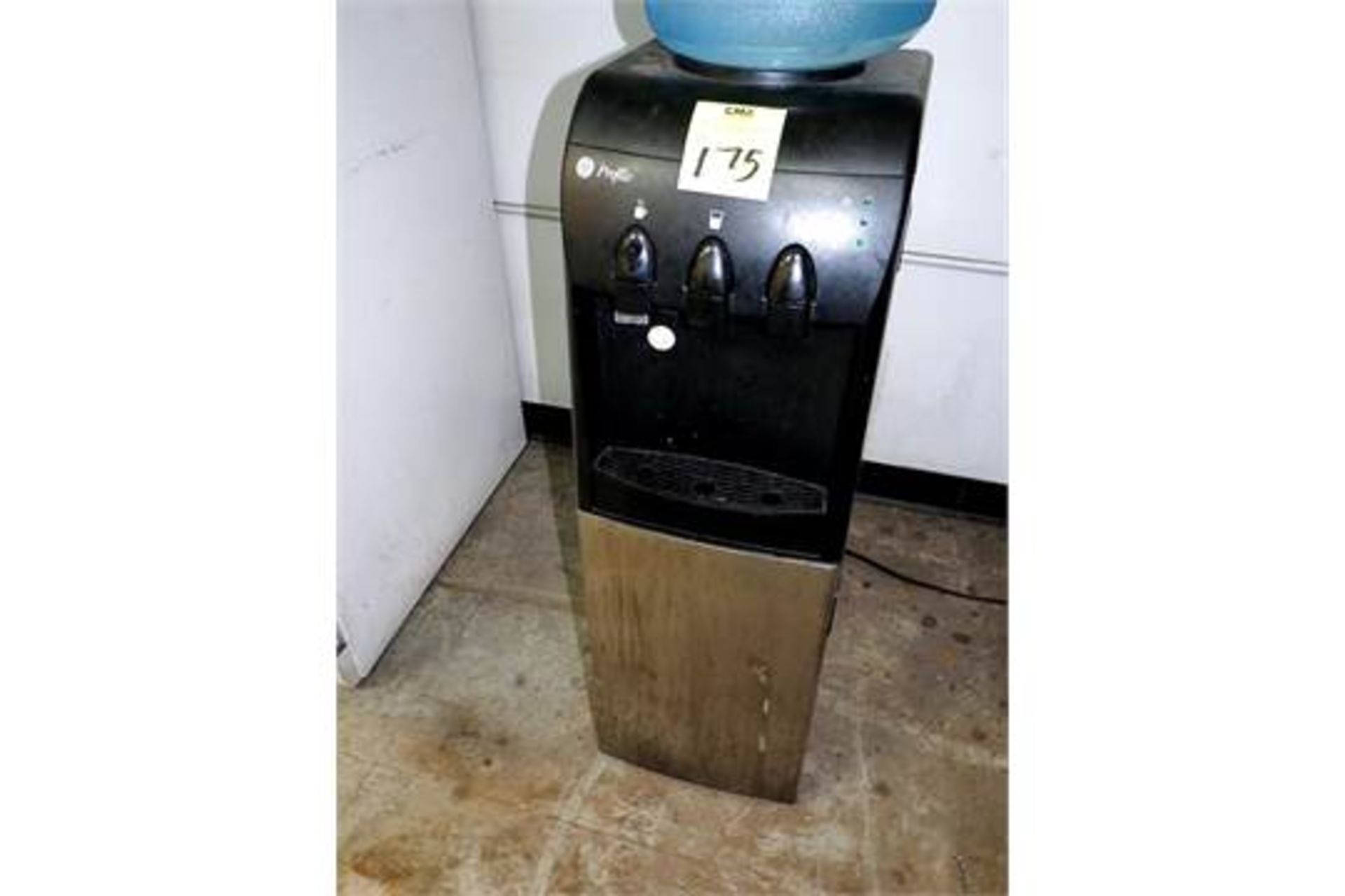 GE HOT COLD WATER DISPENSER