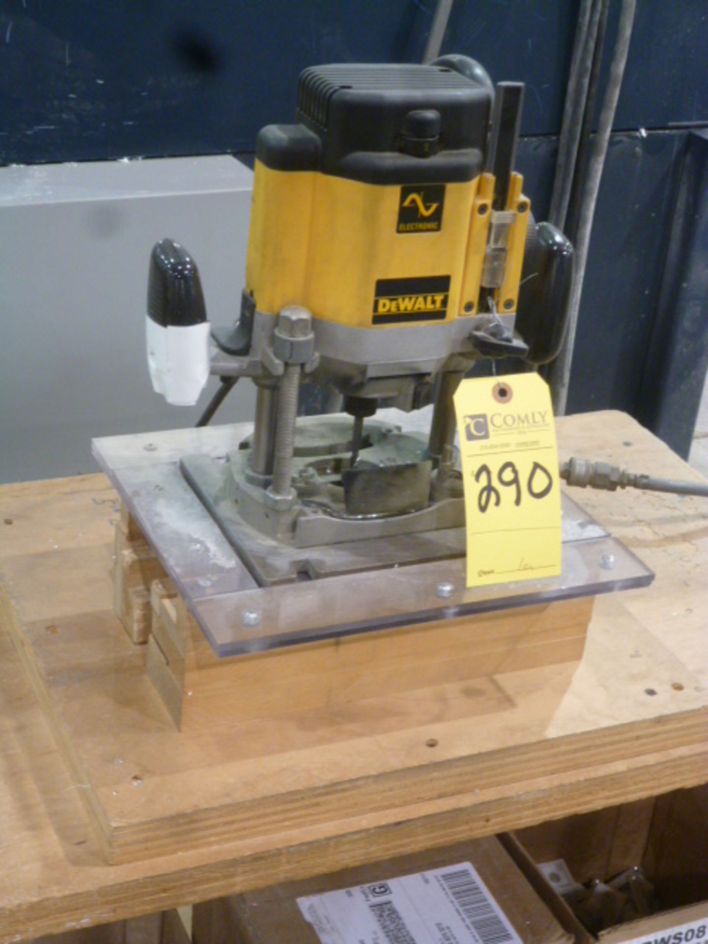 Dewalt Electronic Plunge Cut Router