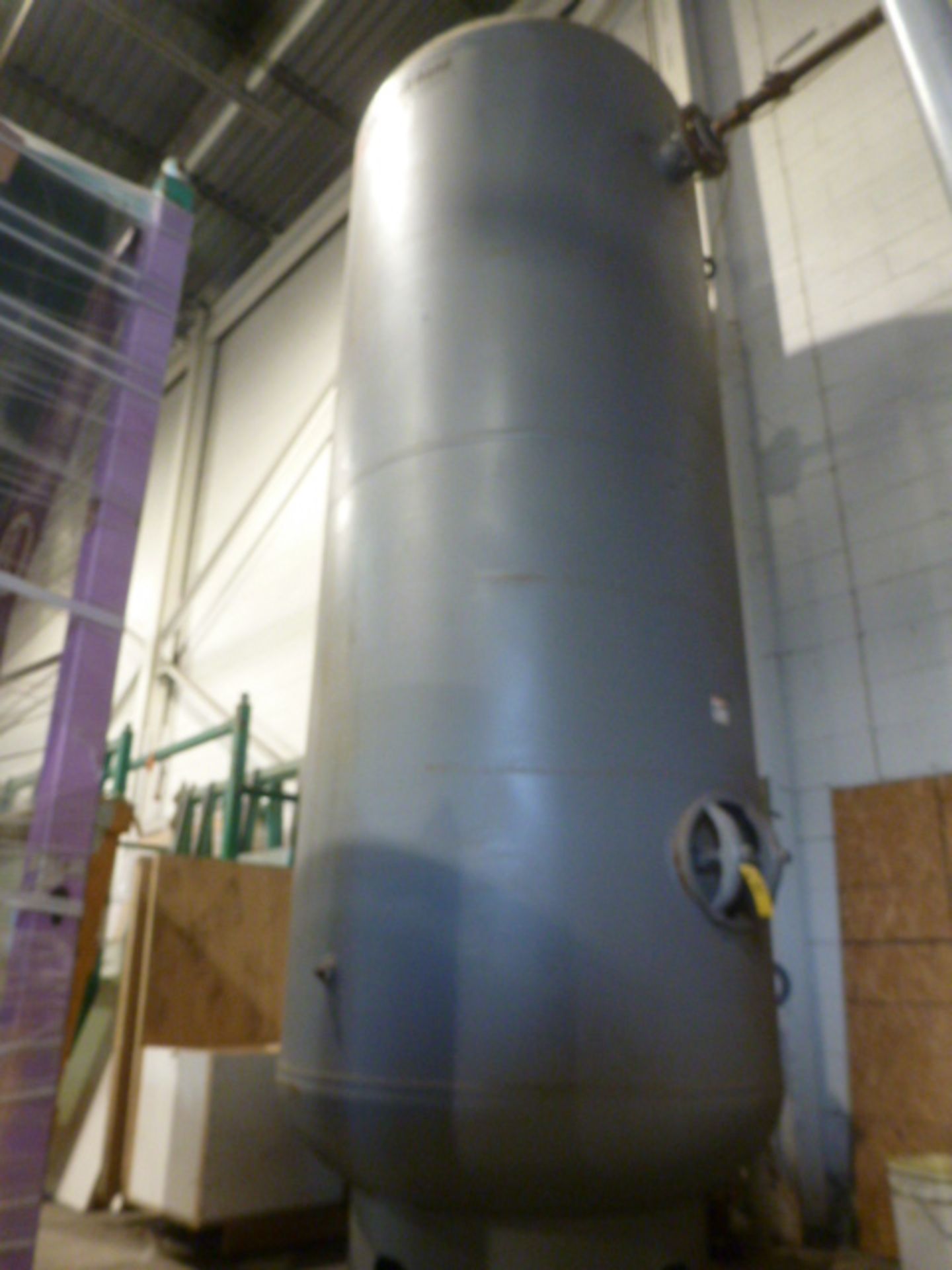 2005 Vertical Air Tank, 2,000-Gallon w/Gages, Etc.