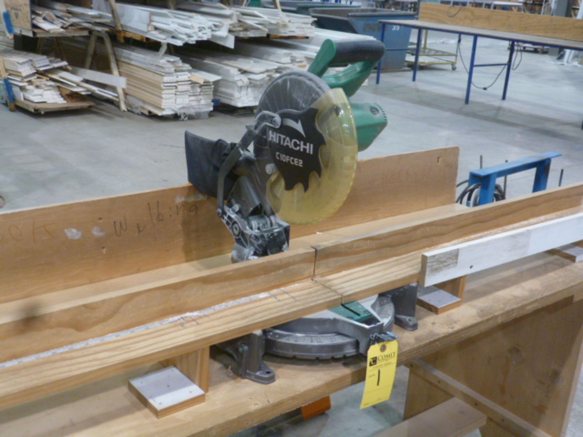 Hitachi C10FCE2 10" Compound Miter Saw w/Table