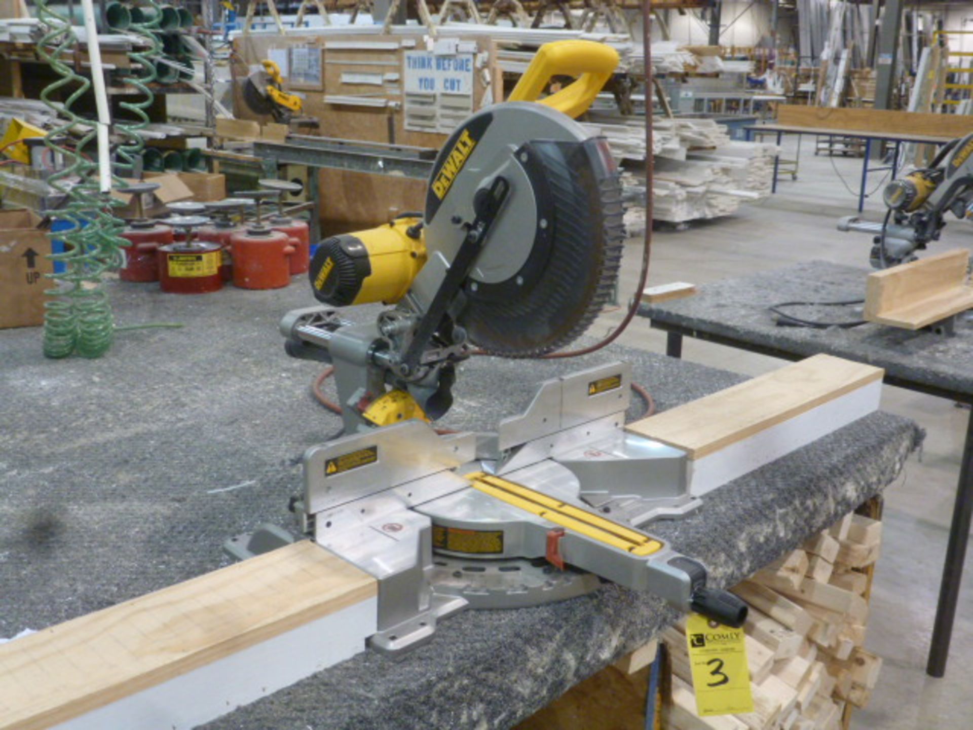 Dewalt 12" Double Bevel Compound Miter Saw w/Table, DW5709