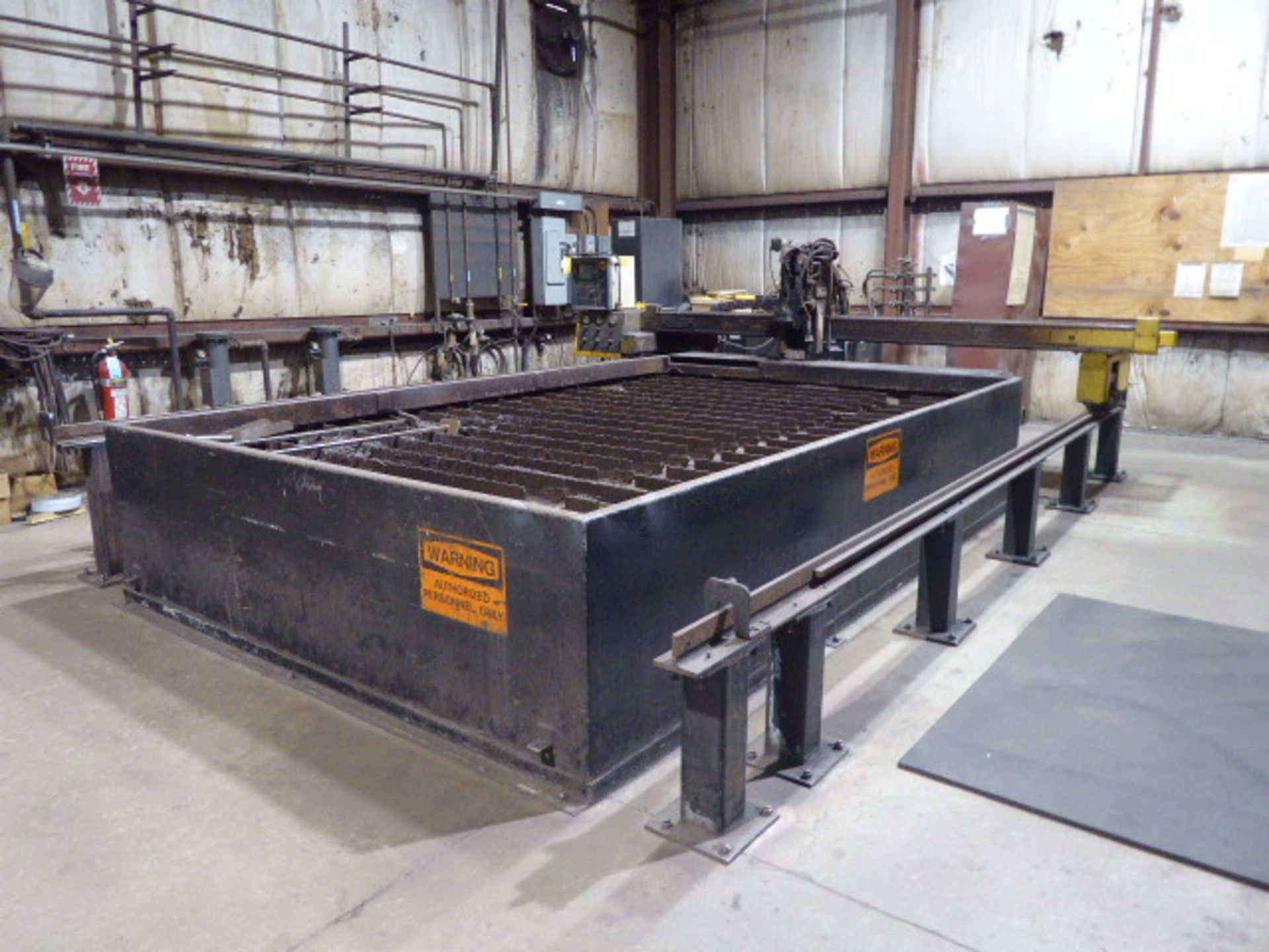 Burning Table, m/n Sabre 2000, s/n 97-VISZ-9500 w/Cutting Power Source