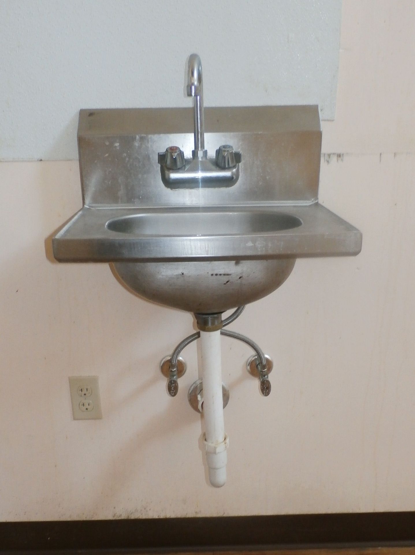 S/S Hand Sink, Goose Neck Faucet